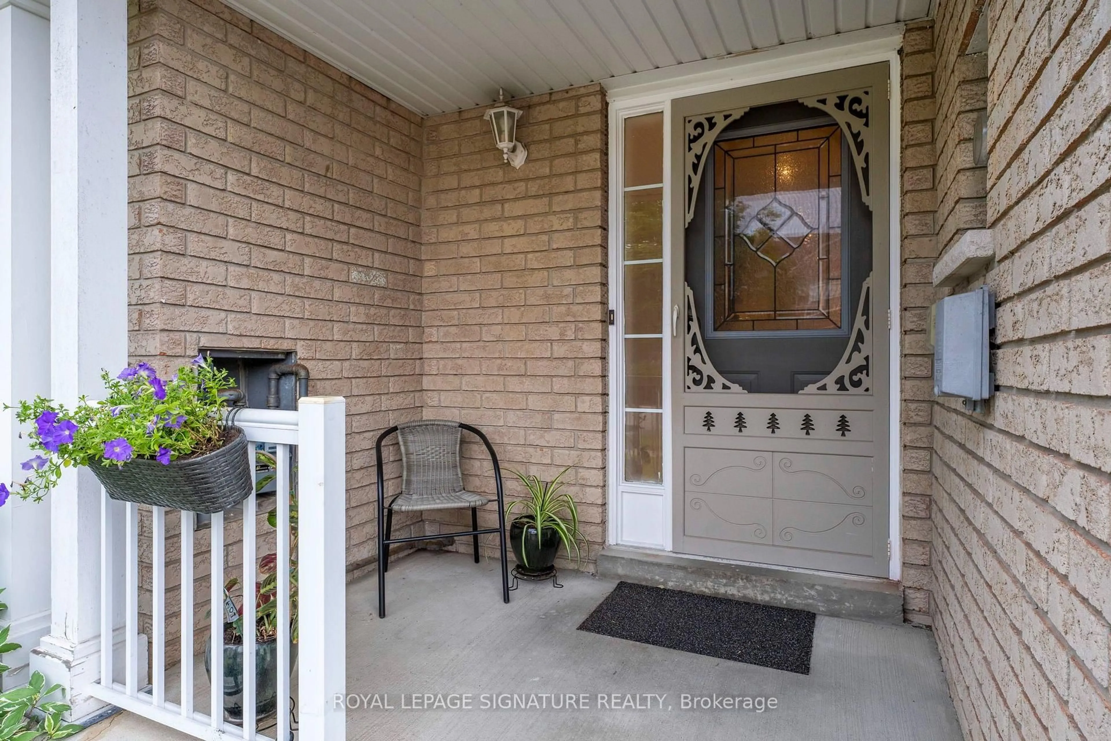 Indoor entryway for 5 Fawcett Ave, Whitby Ontario L1R 2Z4