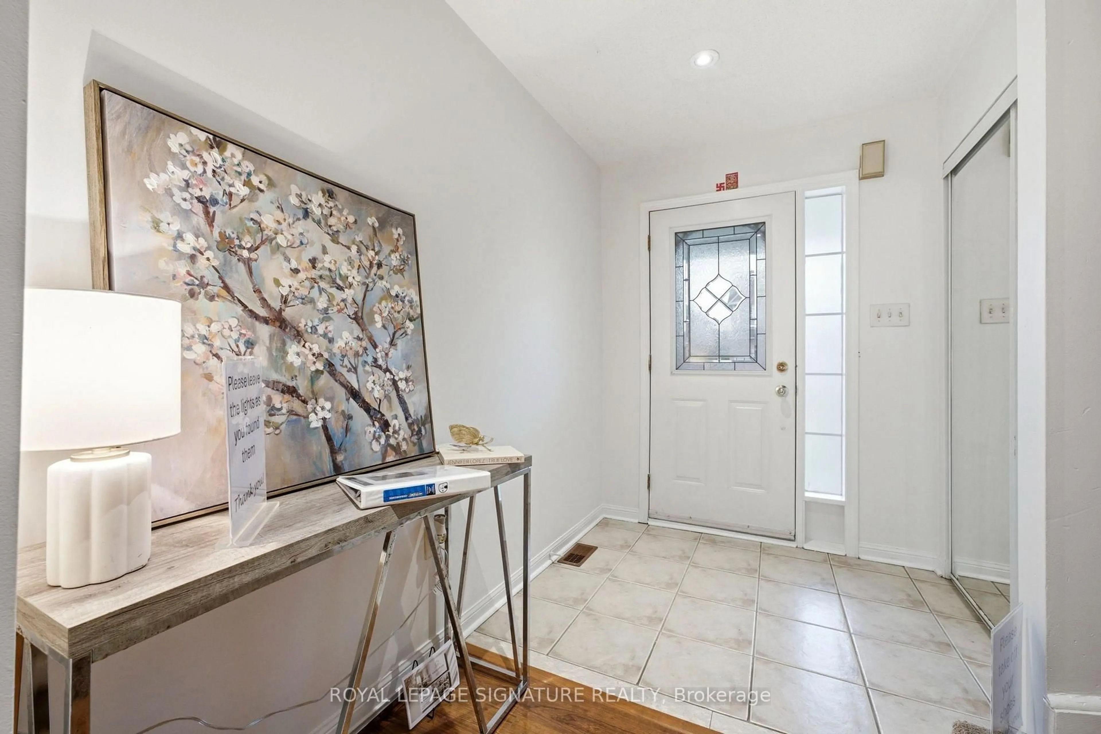 Indoor entryway for 5 Fawcett Ave, Whitby Ontario L1R 2Z4