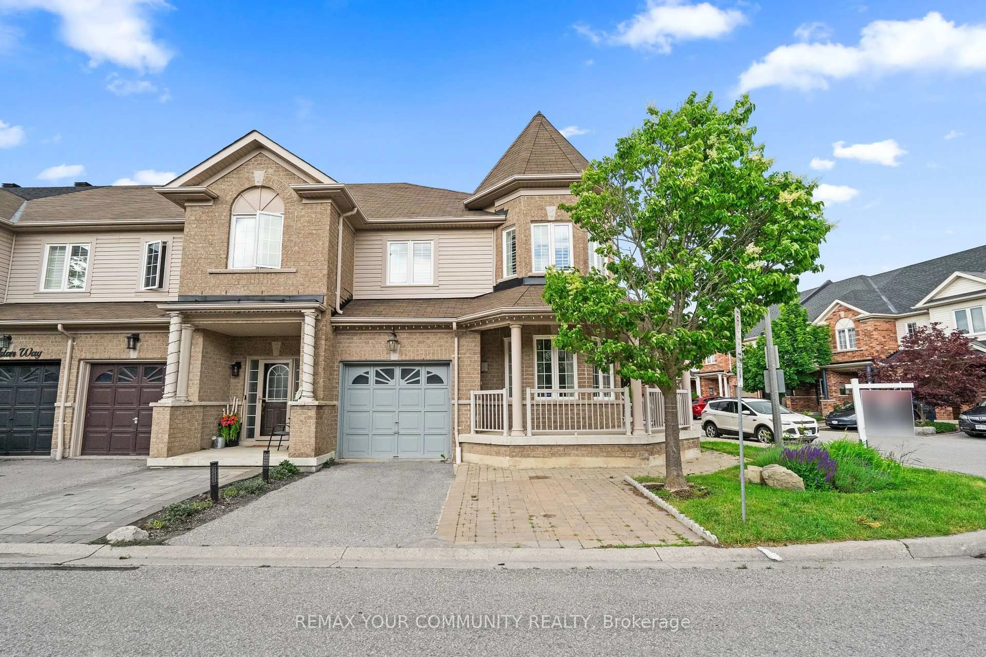 A pic from outside/outdoor area/front of a property/back of a property/a pic from drone, street for 18 Telstar Way, Whitby Ontario L1M 0G2