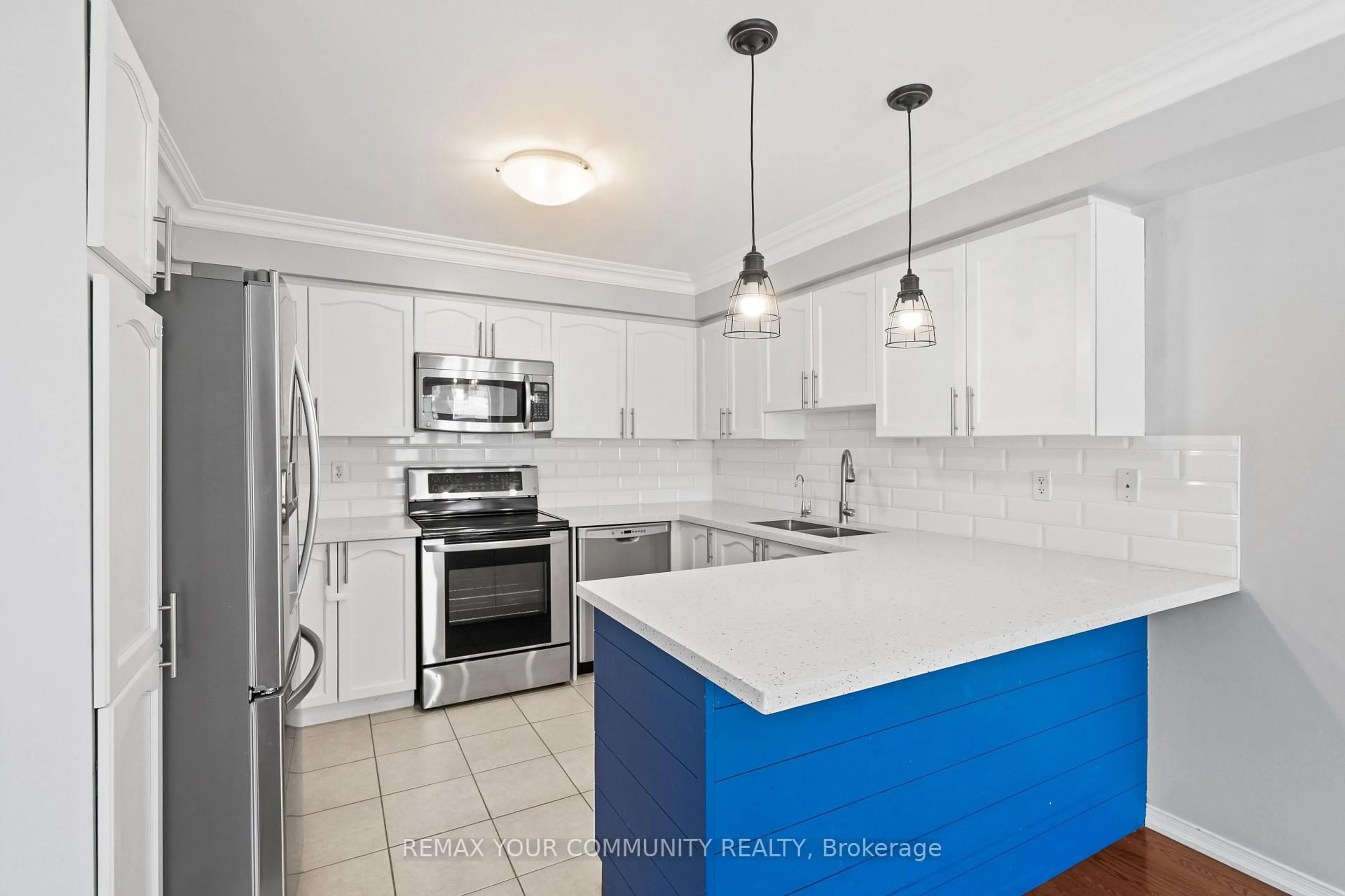 Open concept kitchen, ceramic/tile floor for 18 Telstar Way, Whitby Ontario L1M 0G2