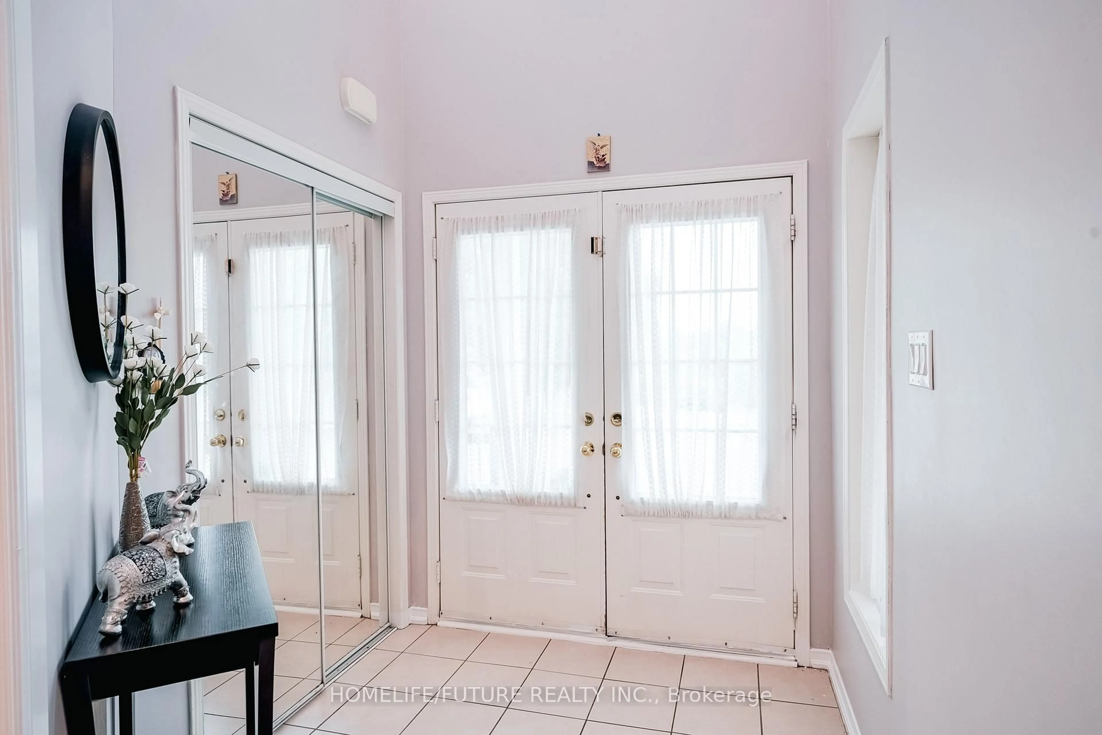Indoor entryway for 14 Mosely Cres, Ajax Ontario L1Z 0M9