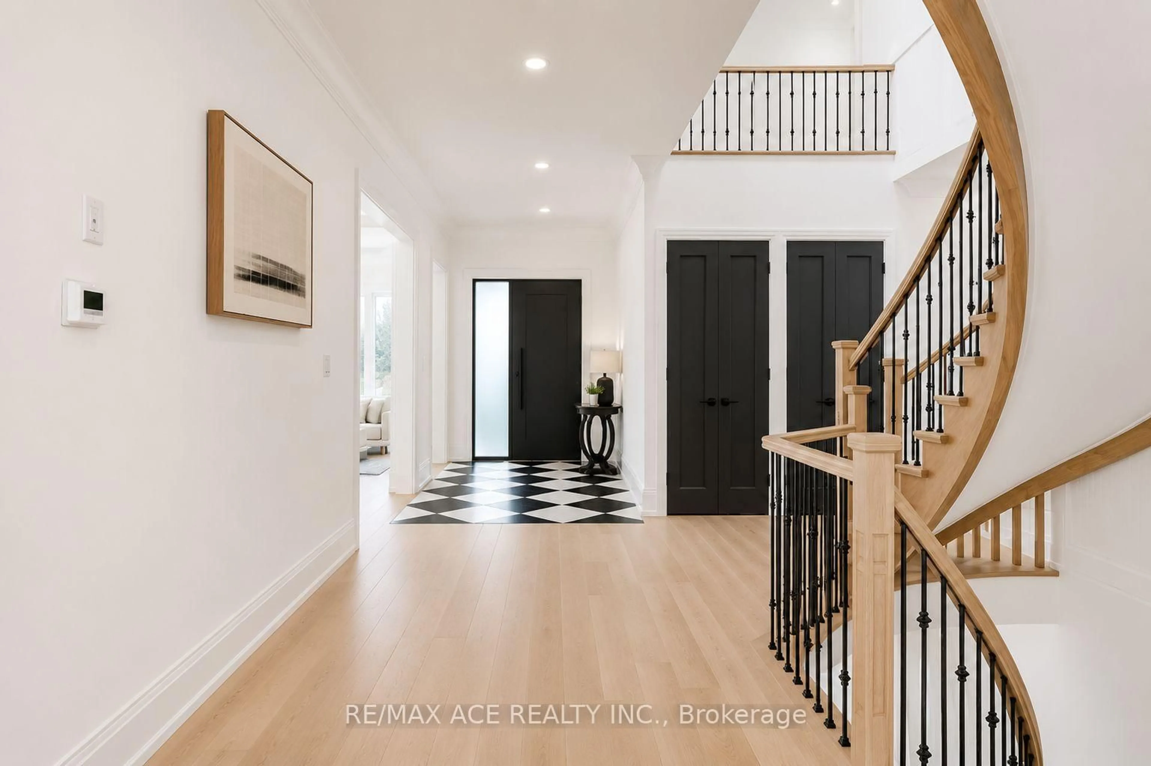 Indoor entryway for 12 Euclid Ave, Toronto Ontario M1C 1J6