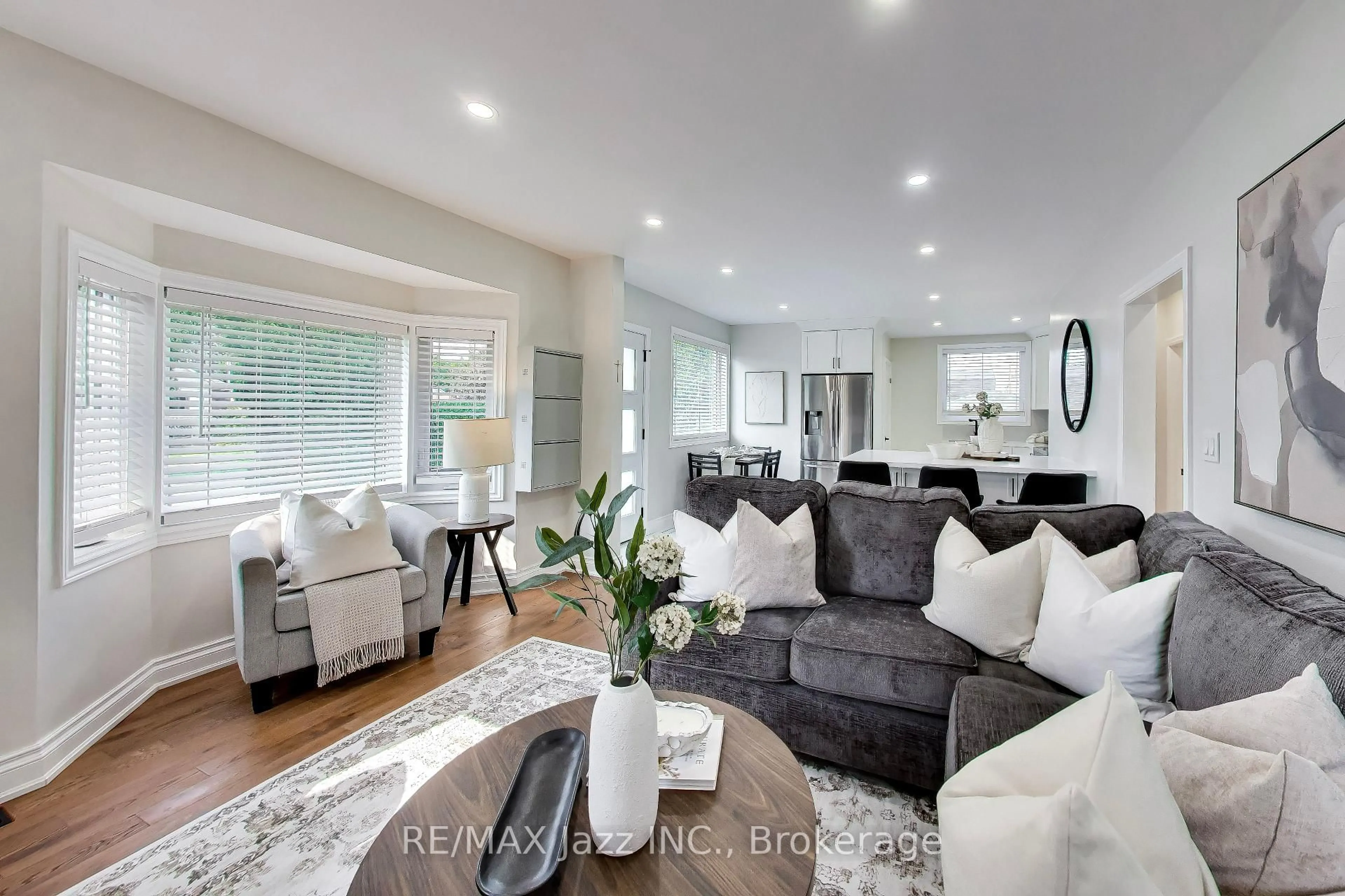 Living room with furniture, unknown for 397 Beverly St, Oshawa Ontario L1G 1P8