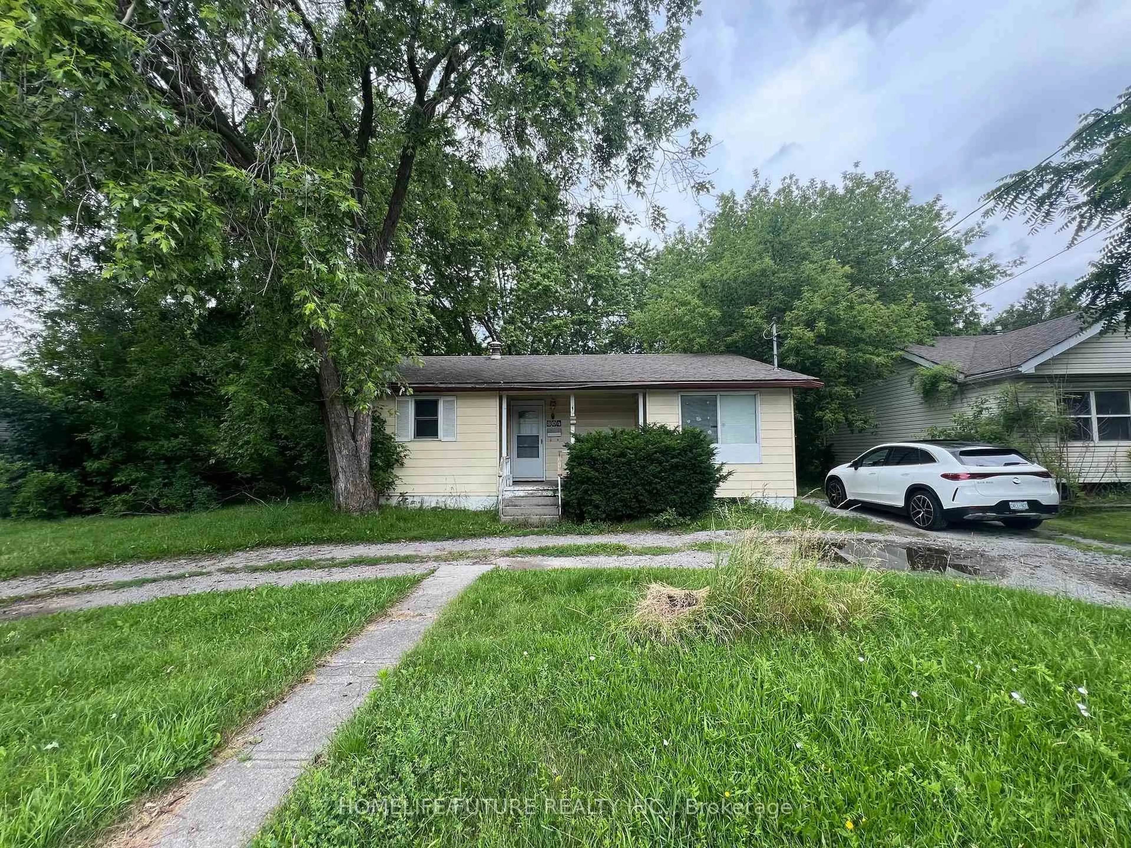 Unknown for 804 Dundas St, Whitby Ontario L1N 2N5