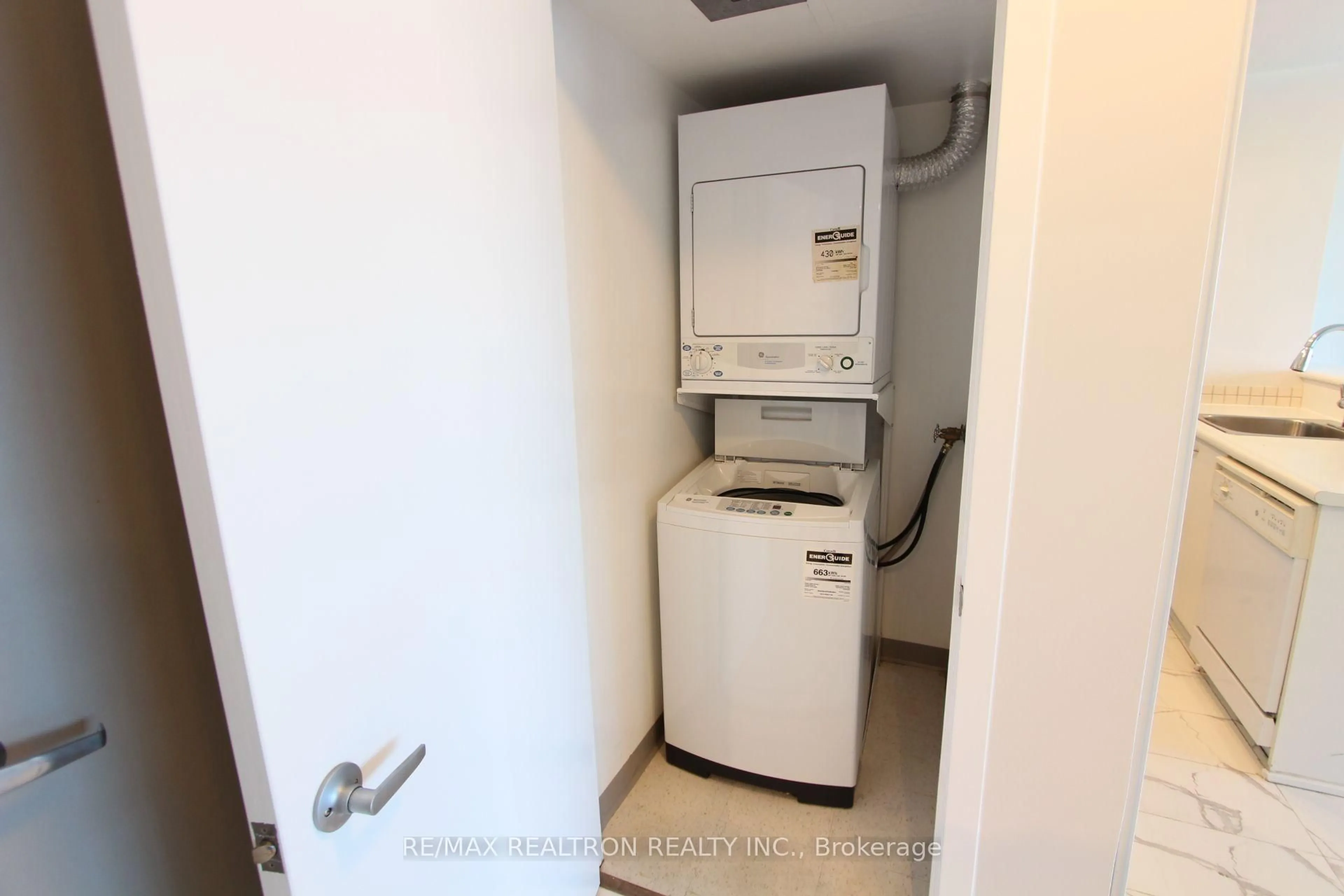 Laundry room for 36 Lee Centre Dr #2906, Toronto Ontario M1H 3K2