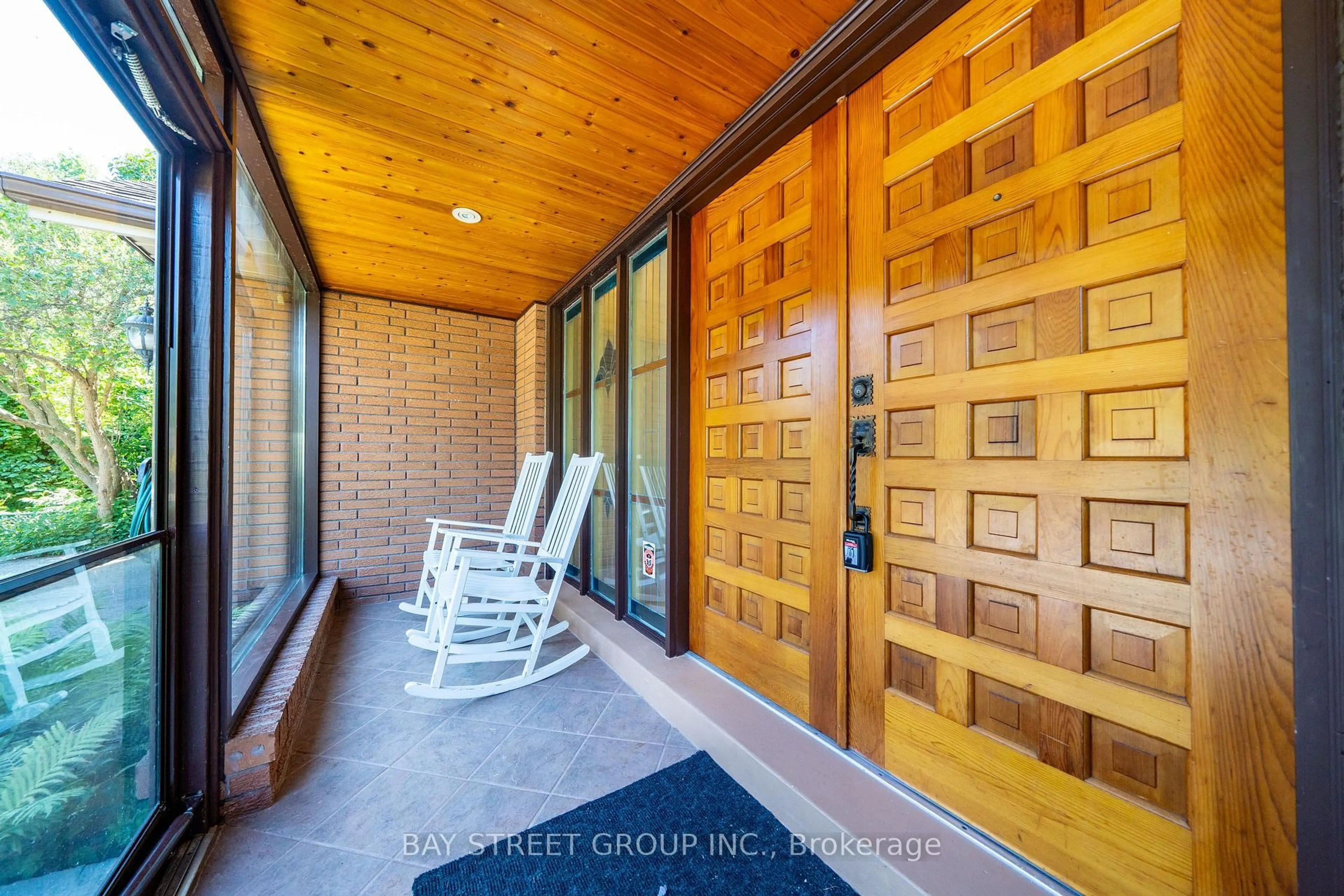 Indoor foyer for 441 Guildwood Pkwy, Toronto Ontario M1E 1R3