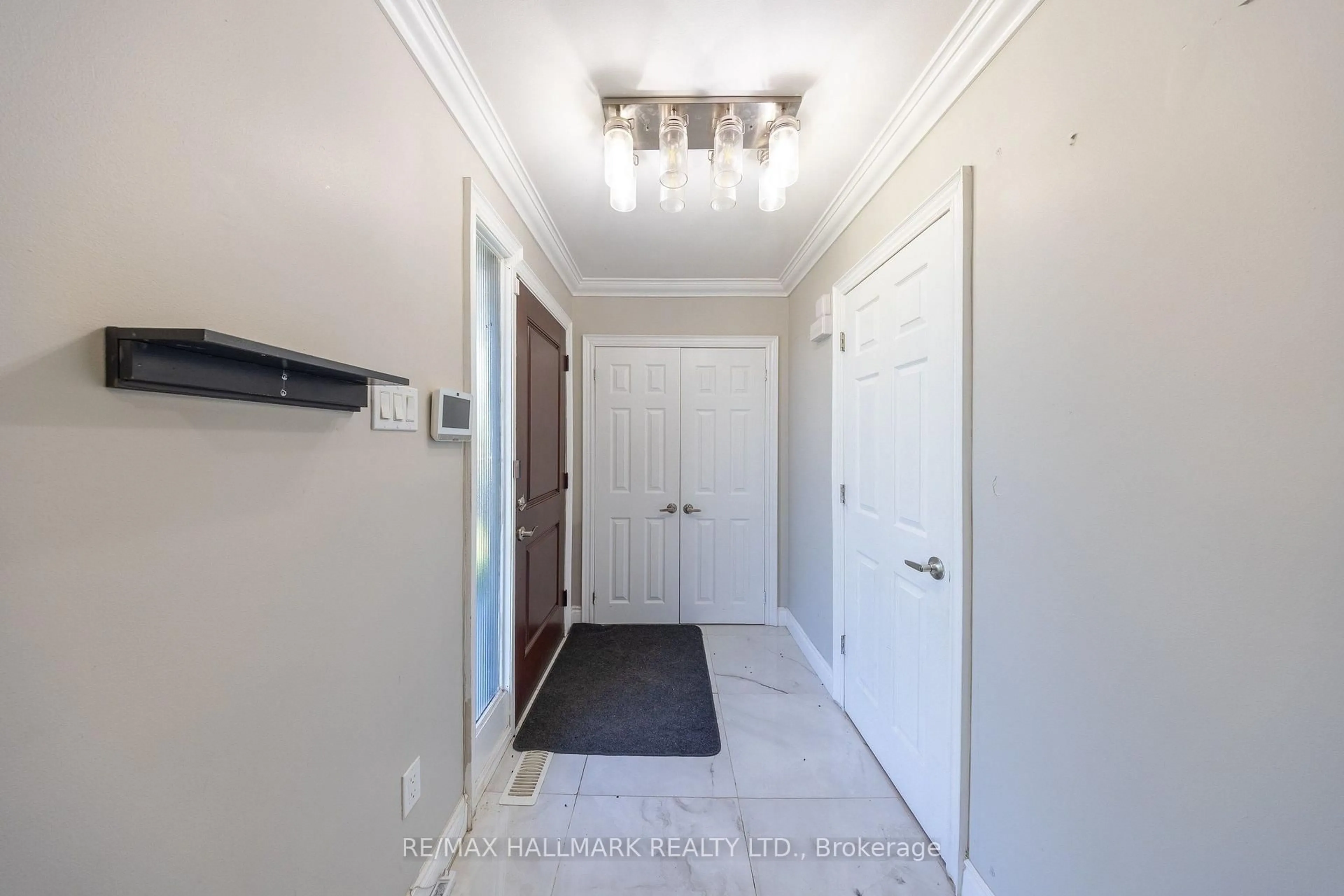 Indoor entryway for 109 Thickson Rd, Whitby Ontario L1N 2C7