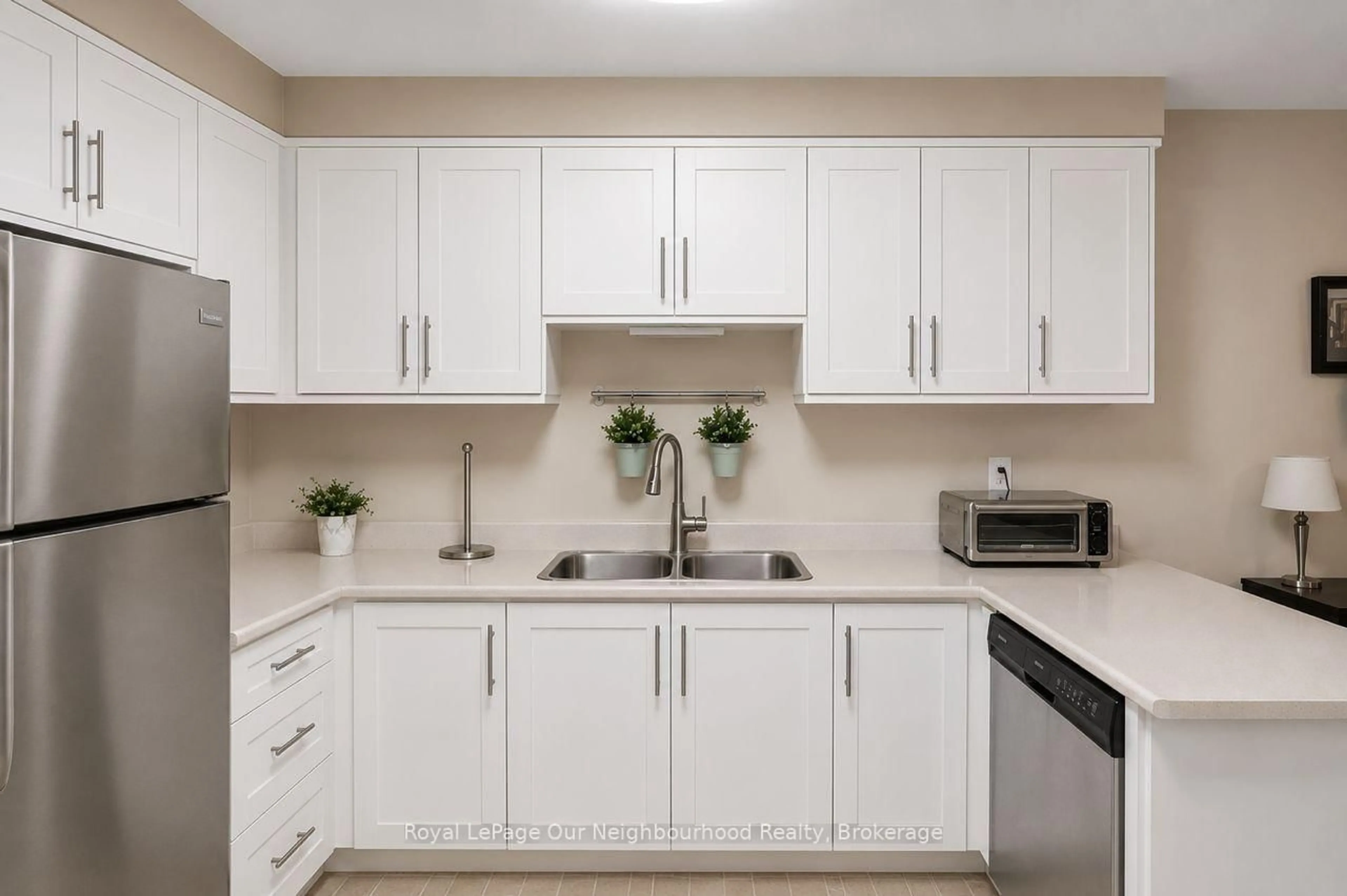 Standard kitchen, unknown for 23 Woodward Dr, Whitby Ontario L1N 8X3