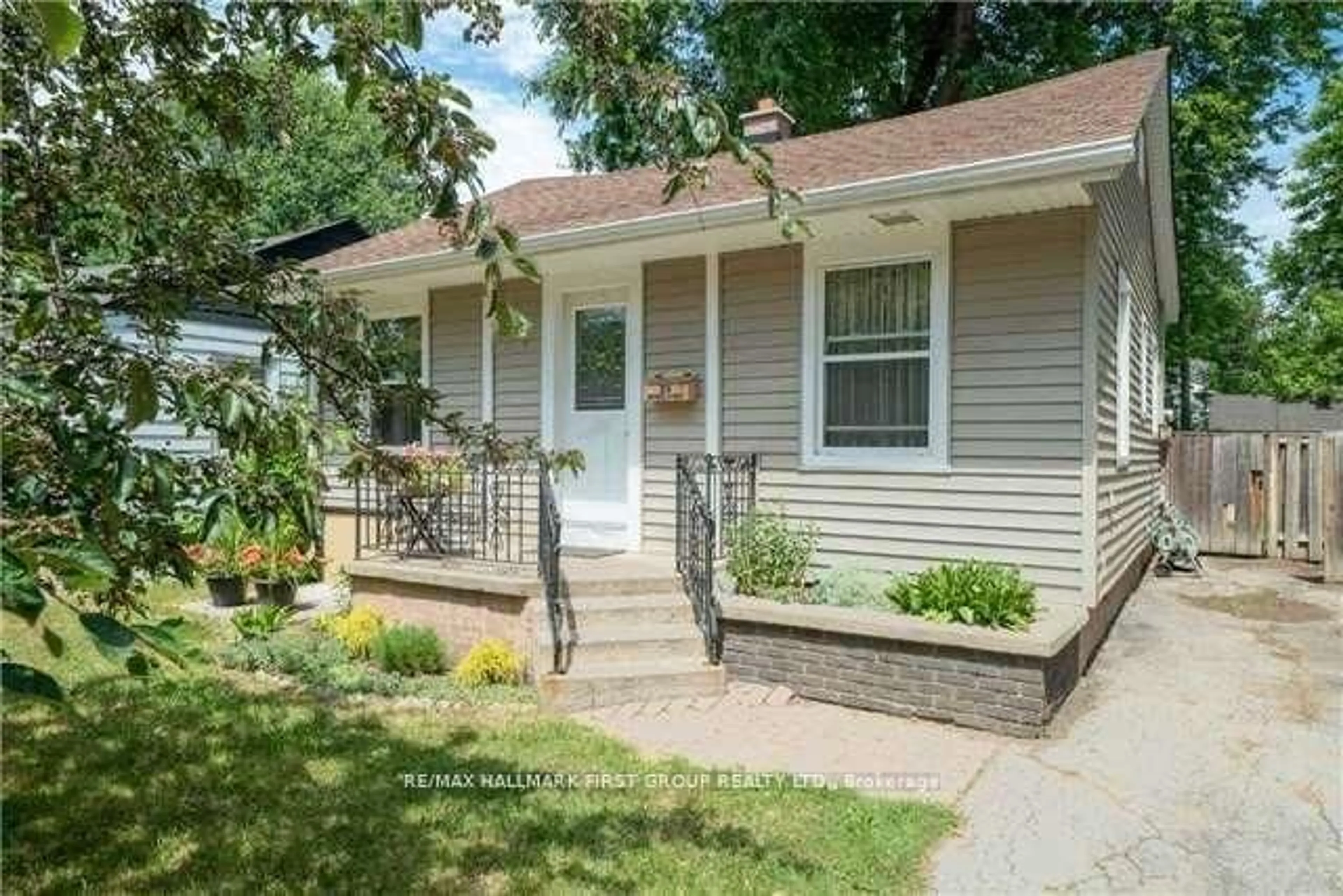 Home with vinyl exterior material, street for 24 George St, Ajax Ontario L1S 1S5