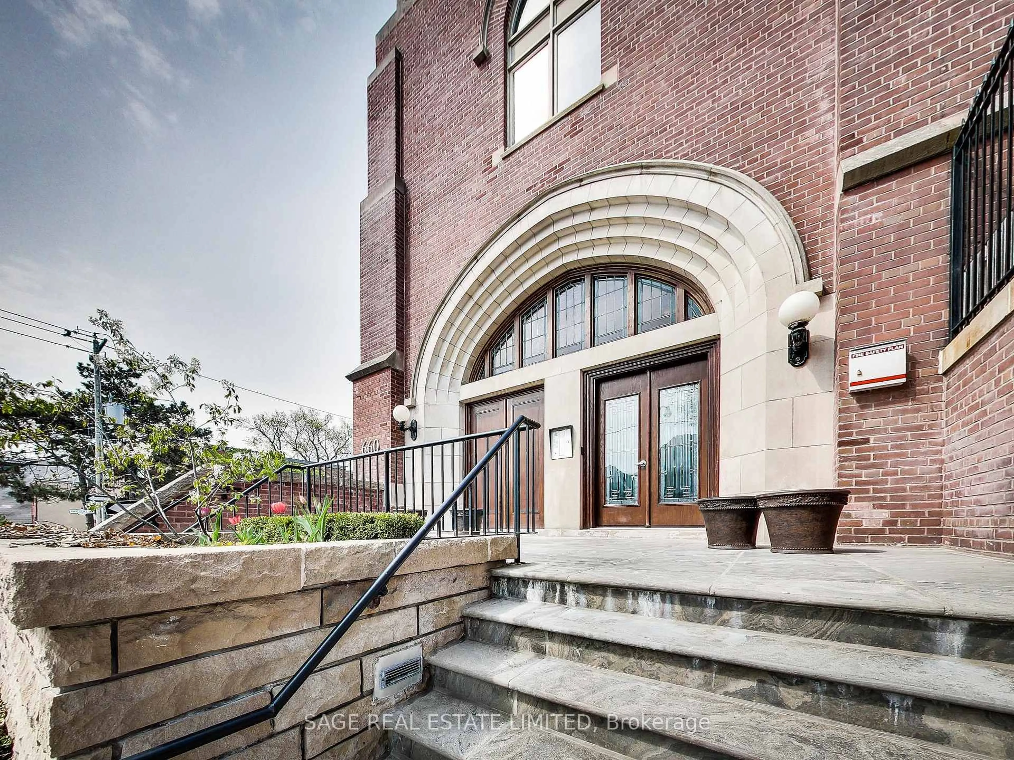 Home with brick exterior material, building for 660 Pape Ave #111, Toronto Ontario M4K 3S5