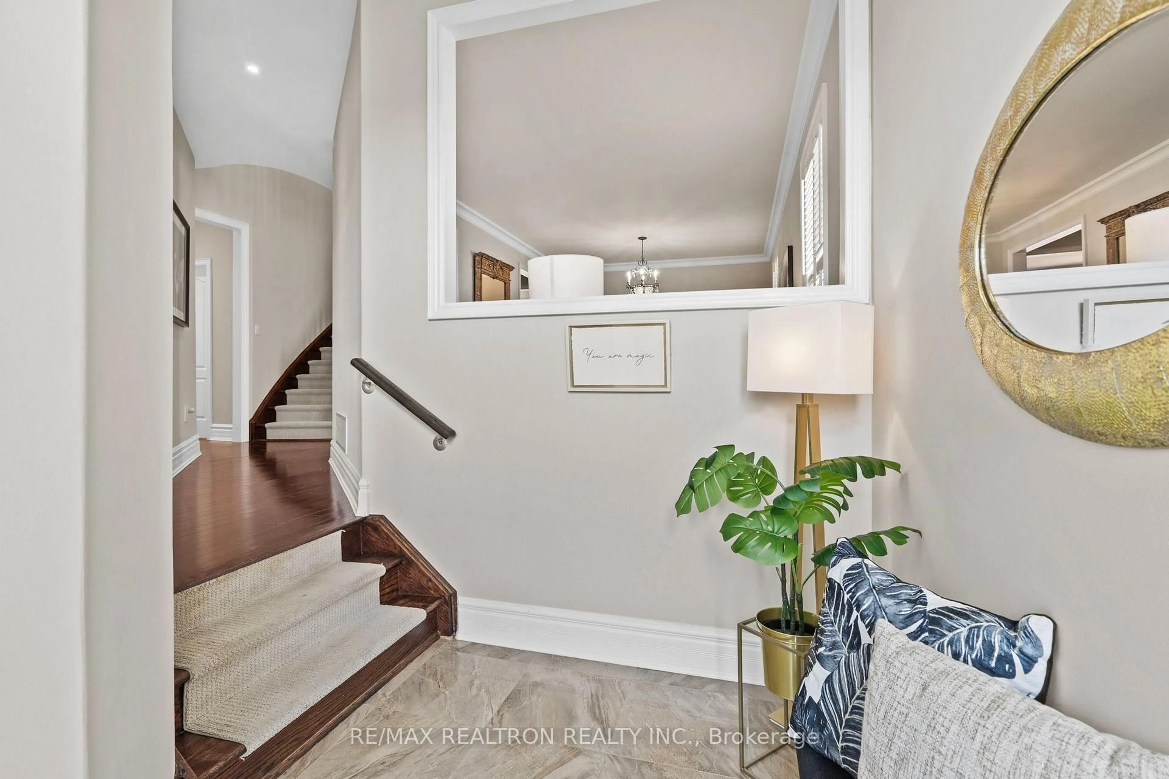 Indoor entryway for 1020 Colonial St, Pickering Ontario L1X 1P1