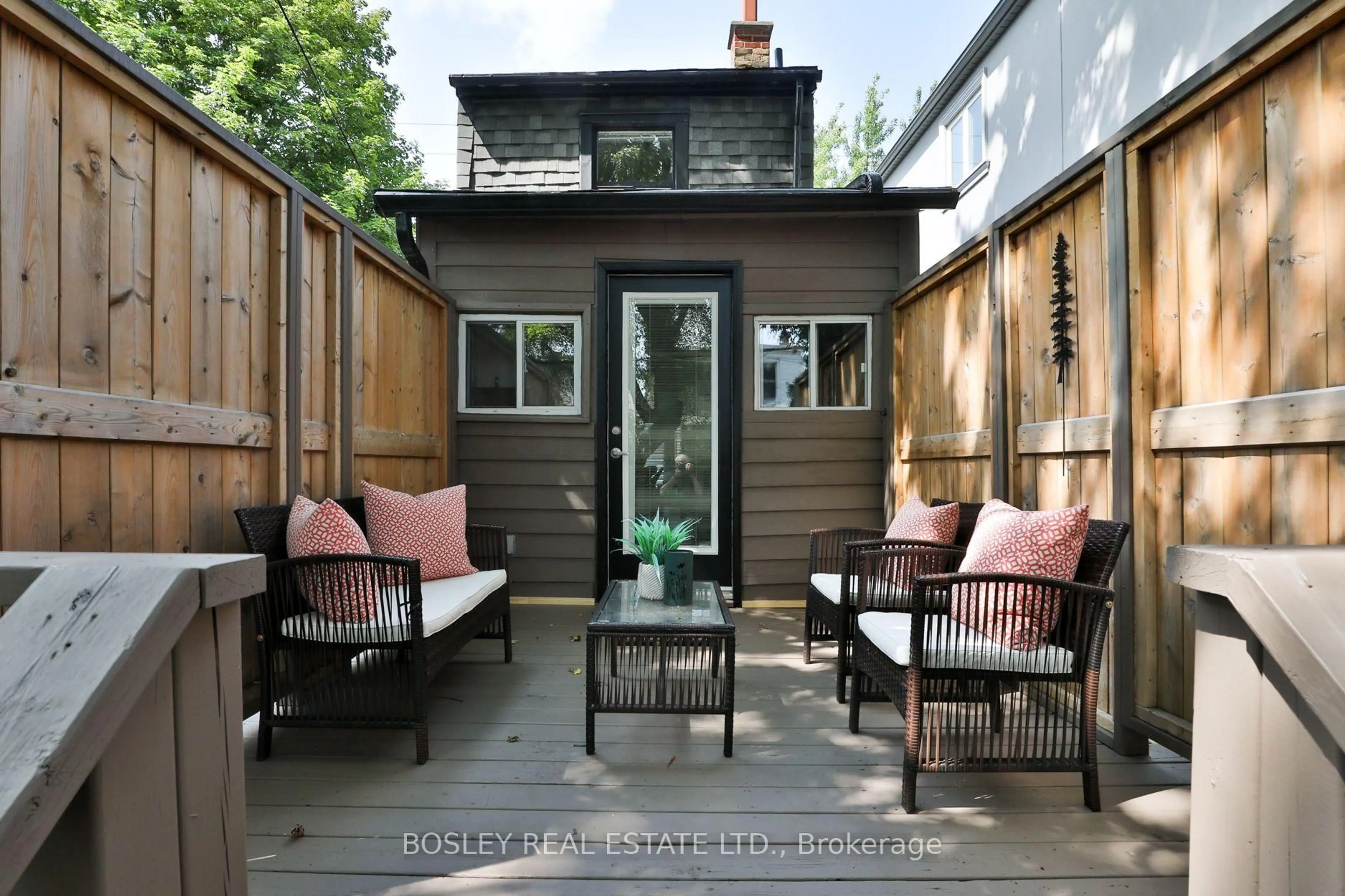 Patio, street for 373 Sammon Ave, Toronto Ontario M4J 2A6