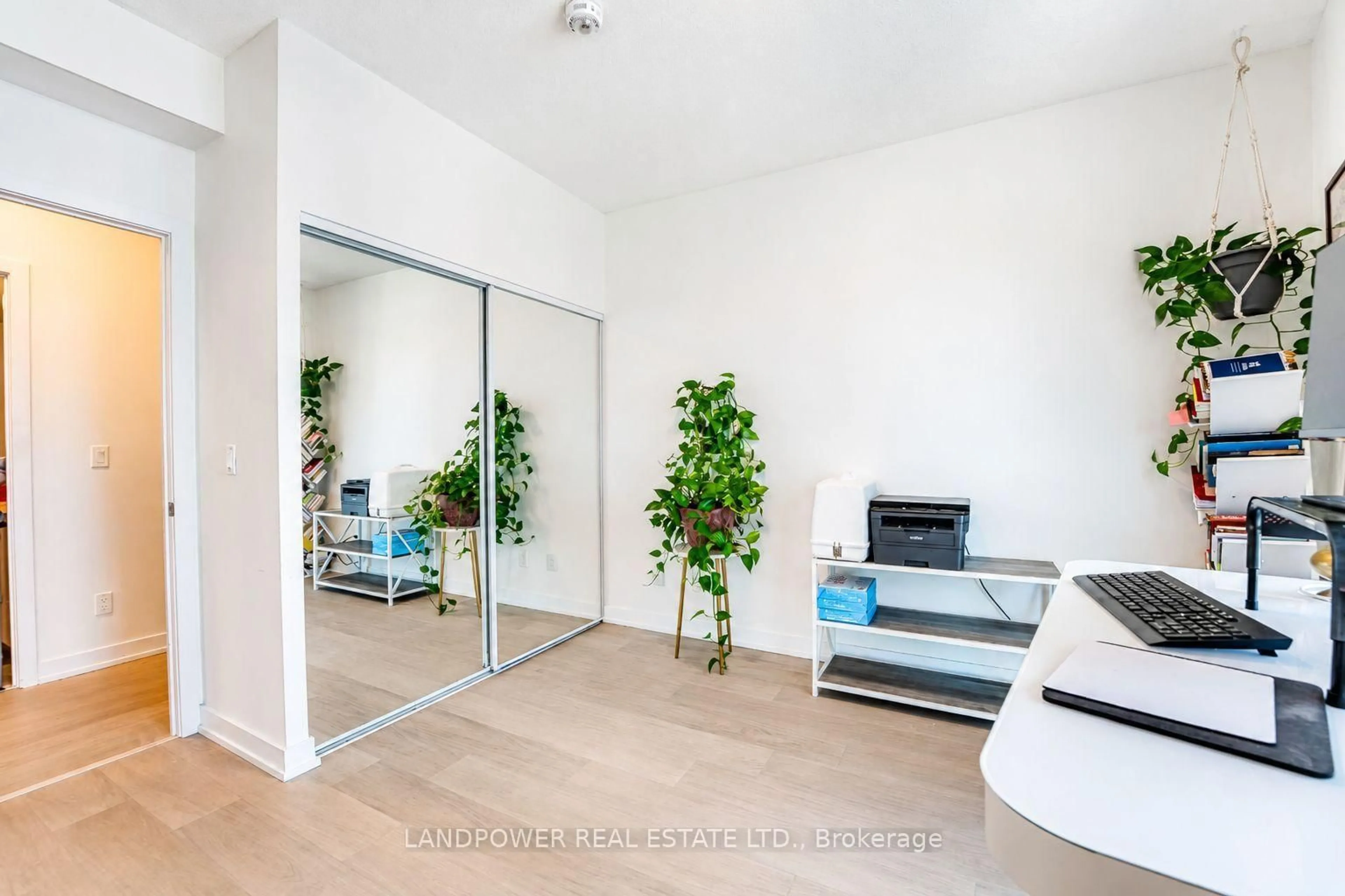 Unknown for 8 Trent Ave #824, Toronto Ontario M4C 5C6