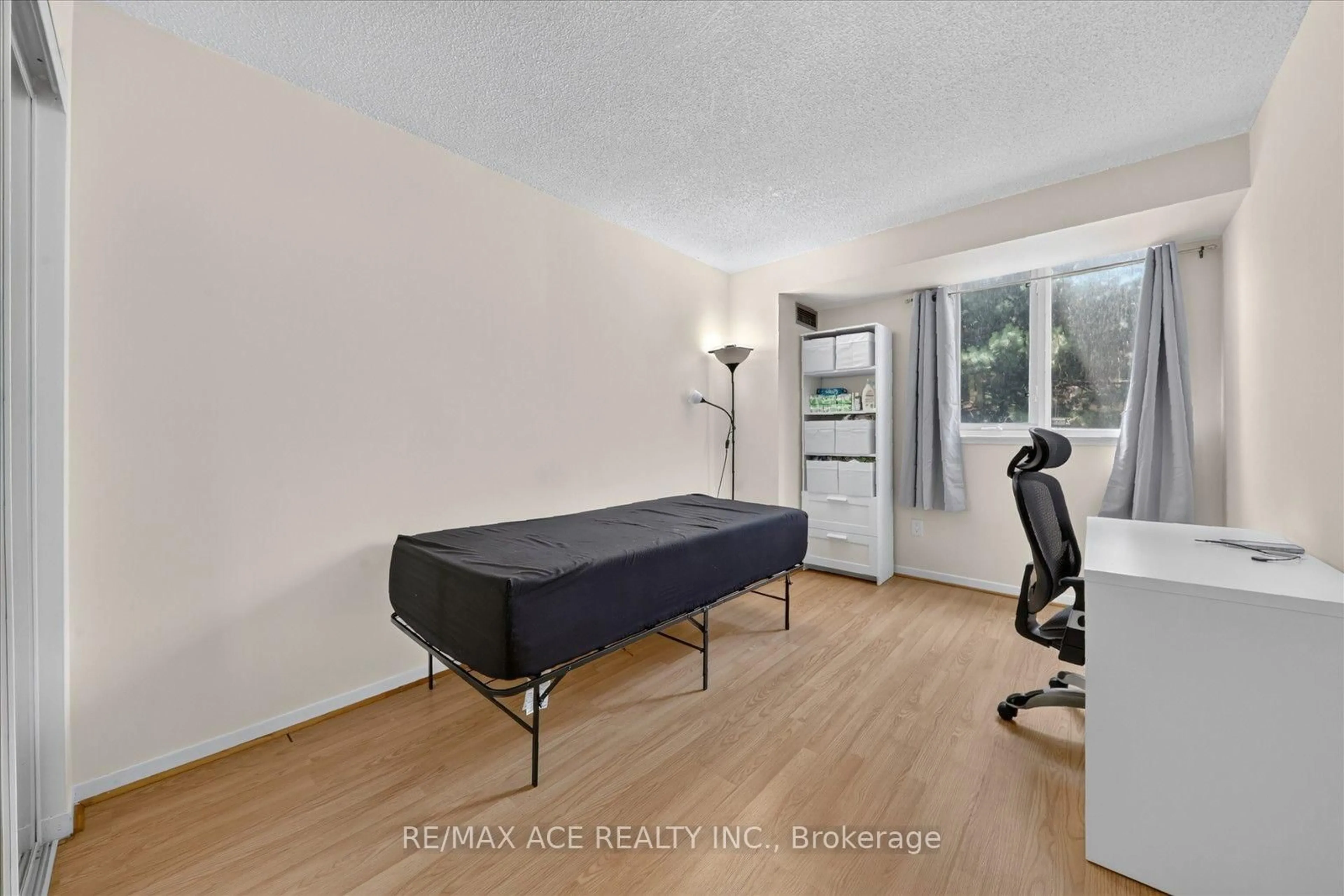 A pic of a room for 15 Sewells Rd #201, Toronto Ontario M1B 3V7