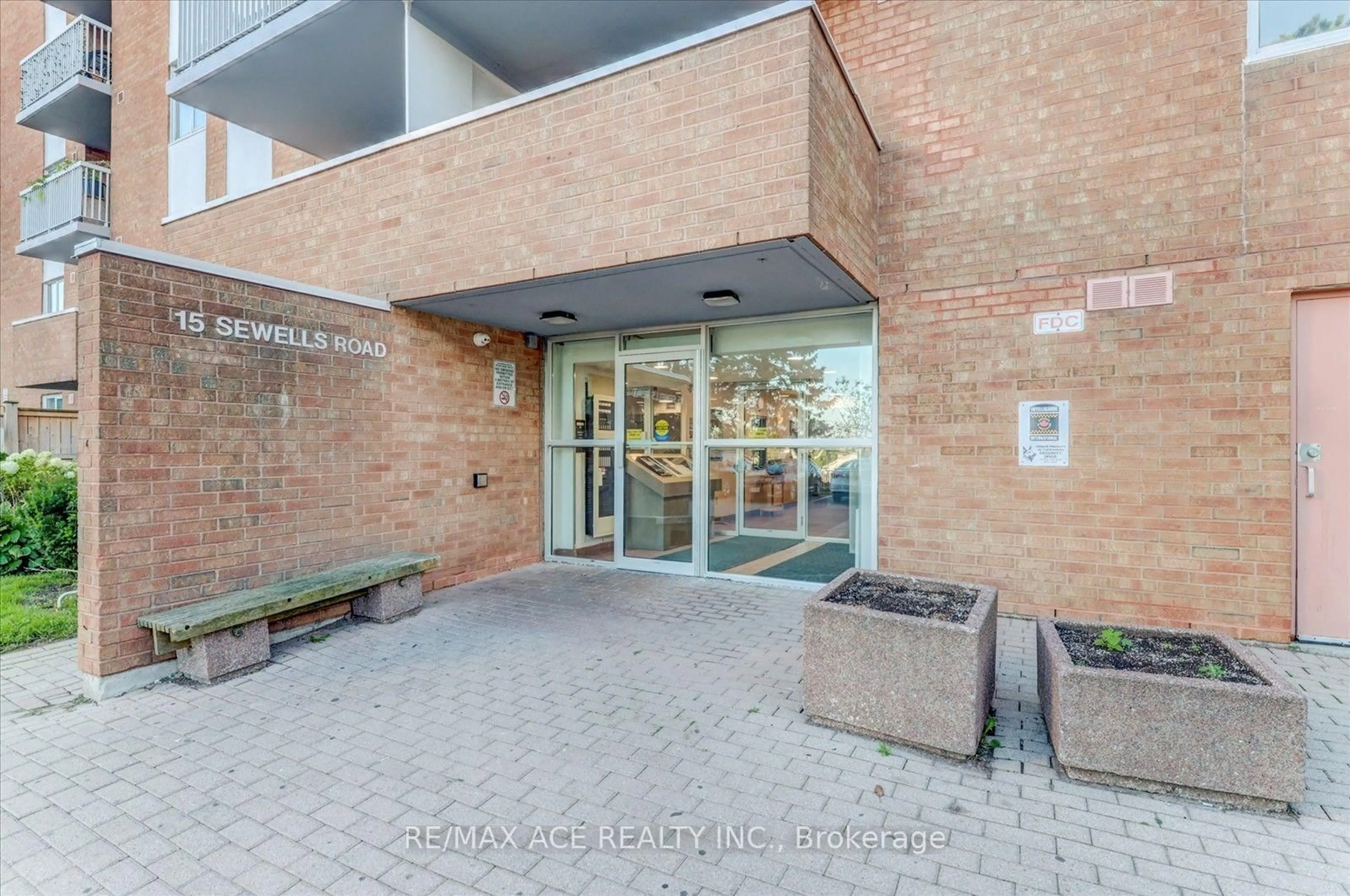 Indoor foyer for 15 Sewells Rd #201, Toronto Ontario M1B 3V7