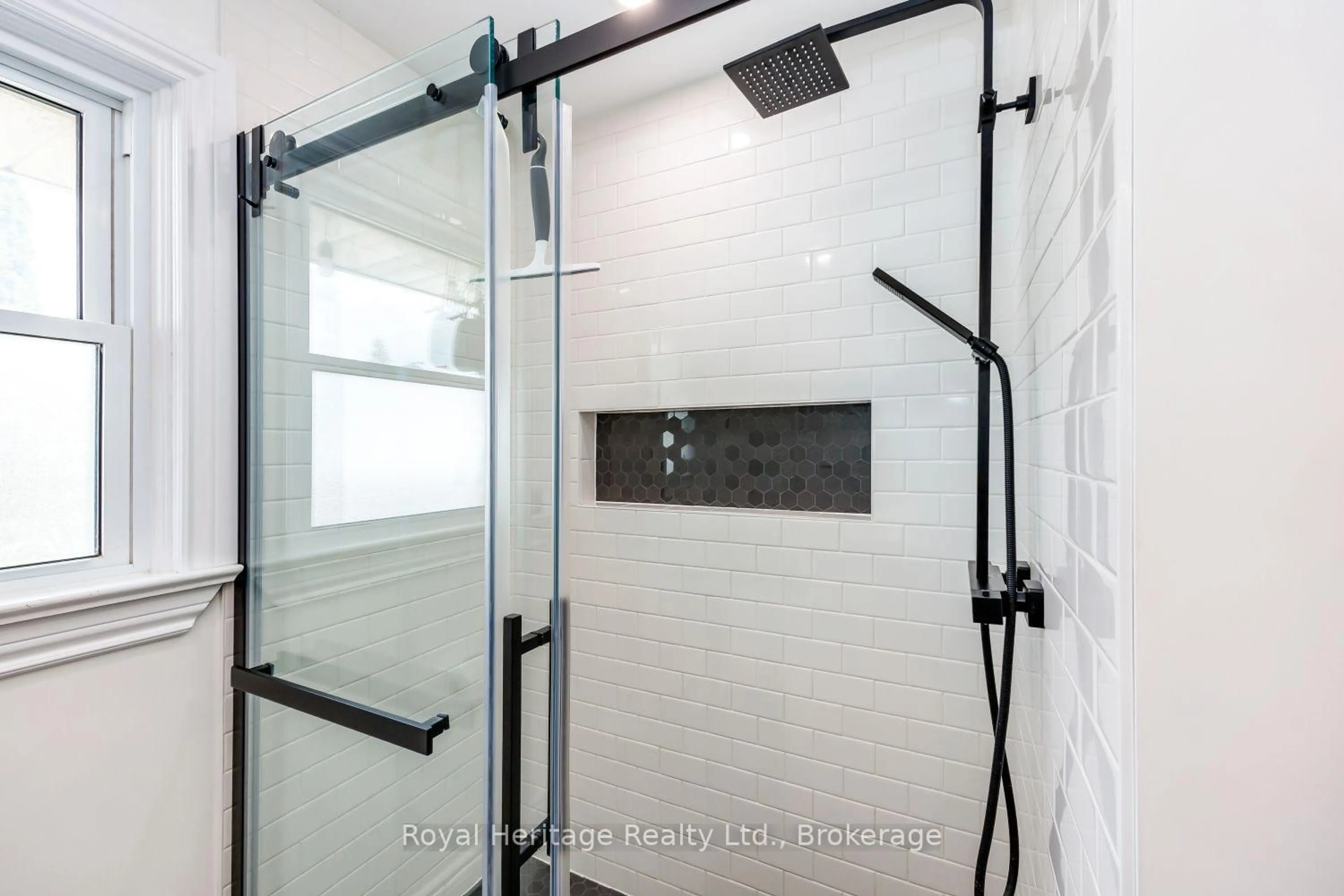 Contemporary bathroom, ceramic/tile floor for 461 Gibbons St, Oshawa Ontario L1J 4Z3