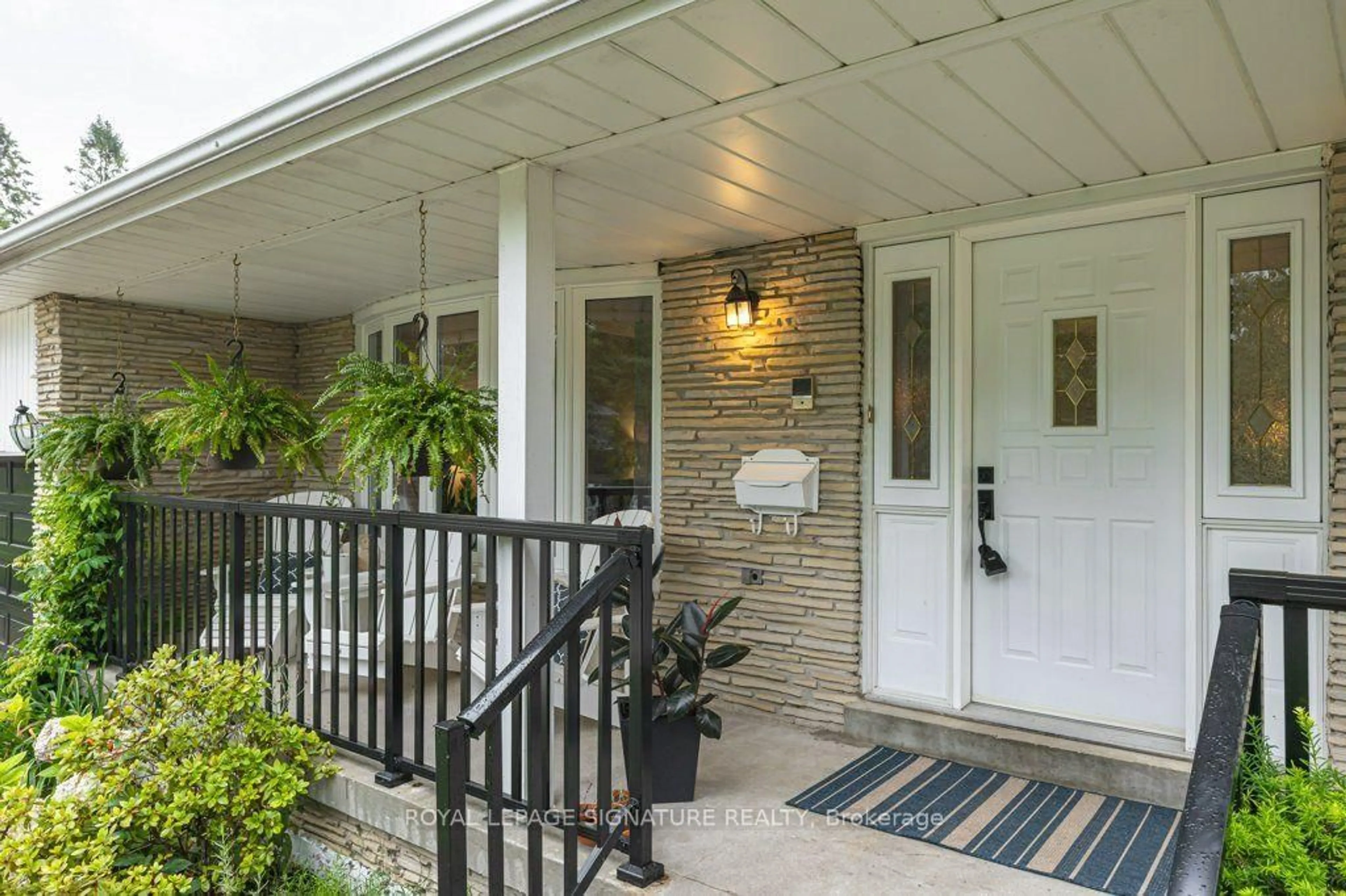 Indoor entryway for 40 Holmcrest Tr, Toronto Ontario M1C 1V5