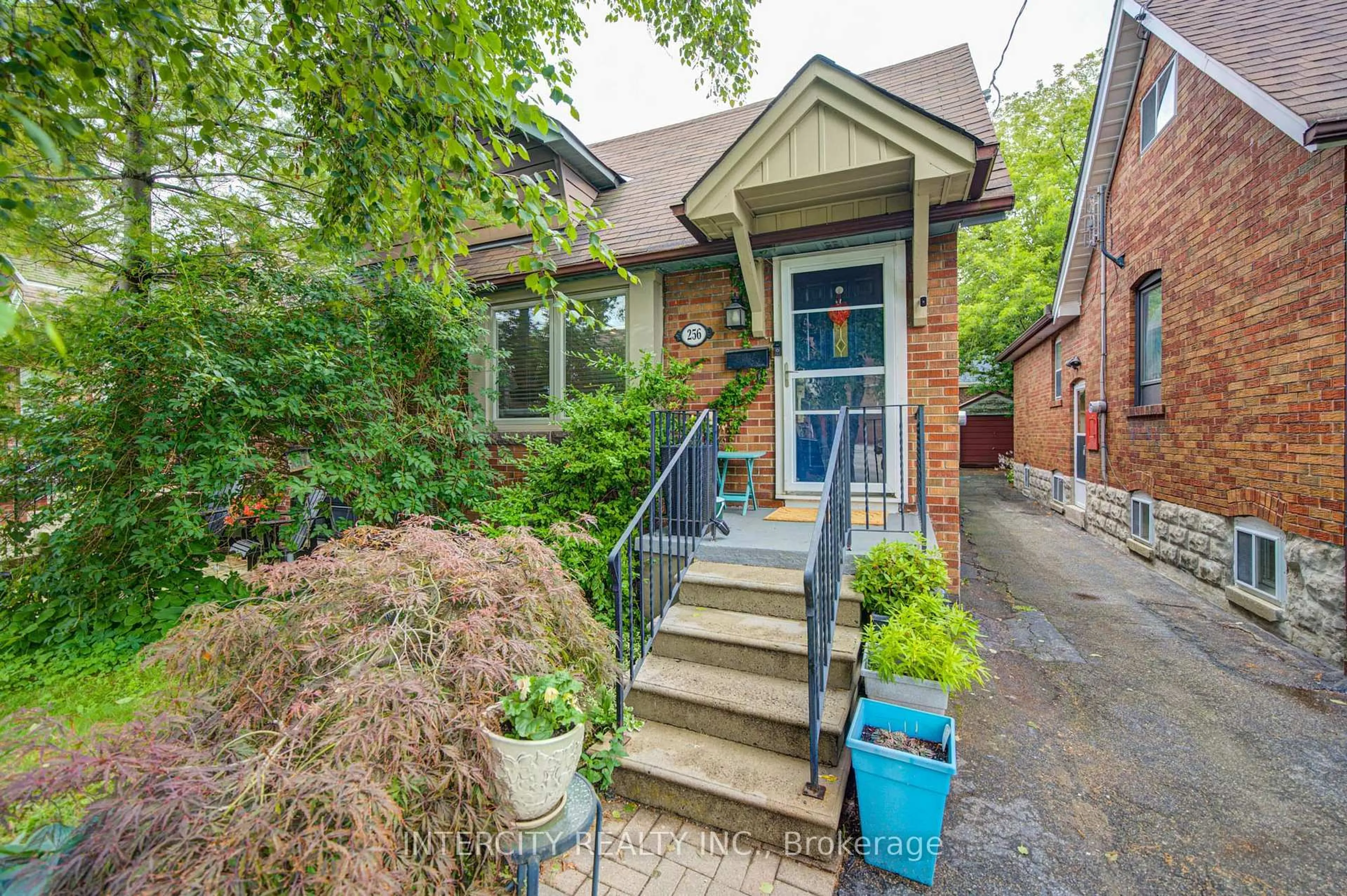 Home with brick exterior material, street for 256 Blantyre Ave, Toronto Ontario M1N 2S1