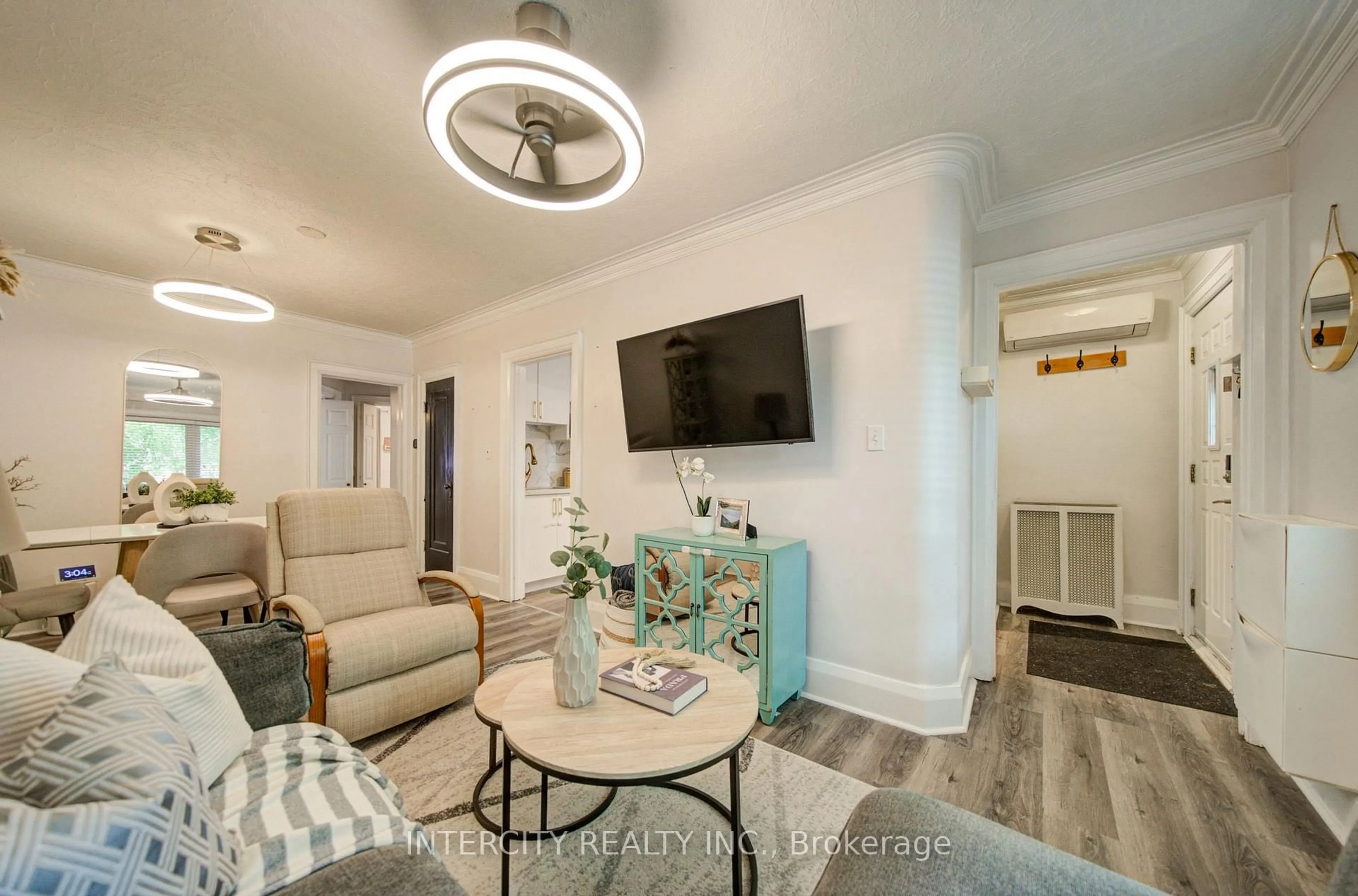Living room with furniture, unknown for 256 Blantyre Ave, Toronto Ontario M1N 2S1