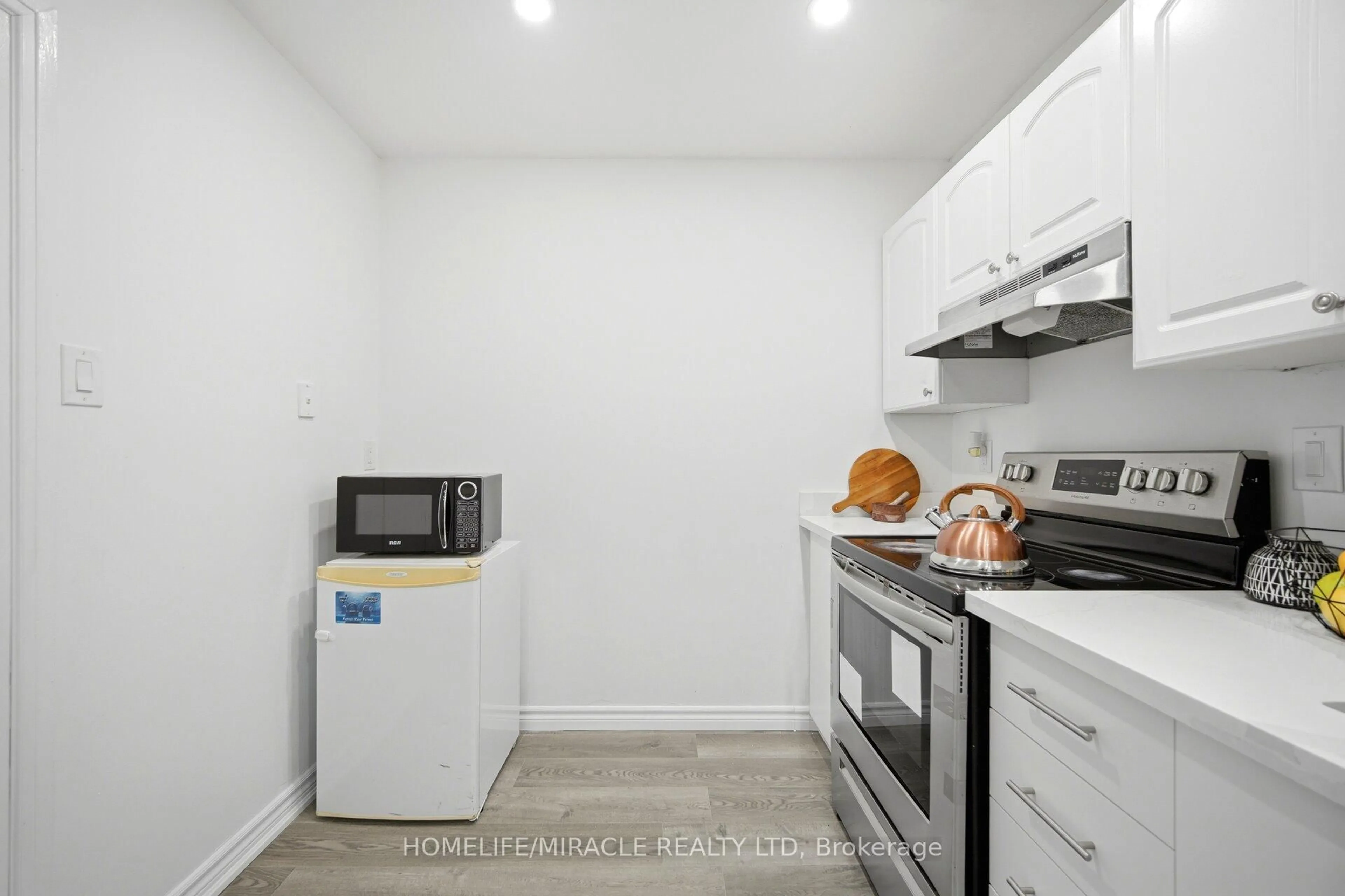 Standard kitchen, unknown for 100 Mornelle Crt #2051, Toronto Ontario M1E 4X2