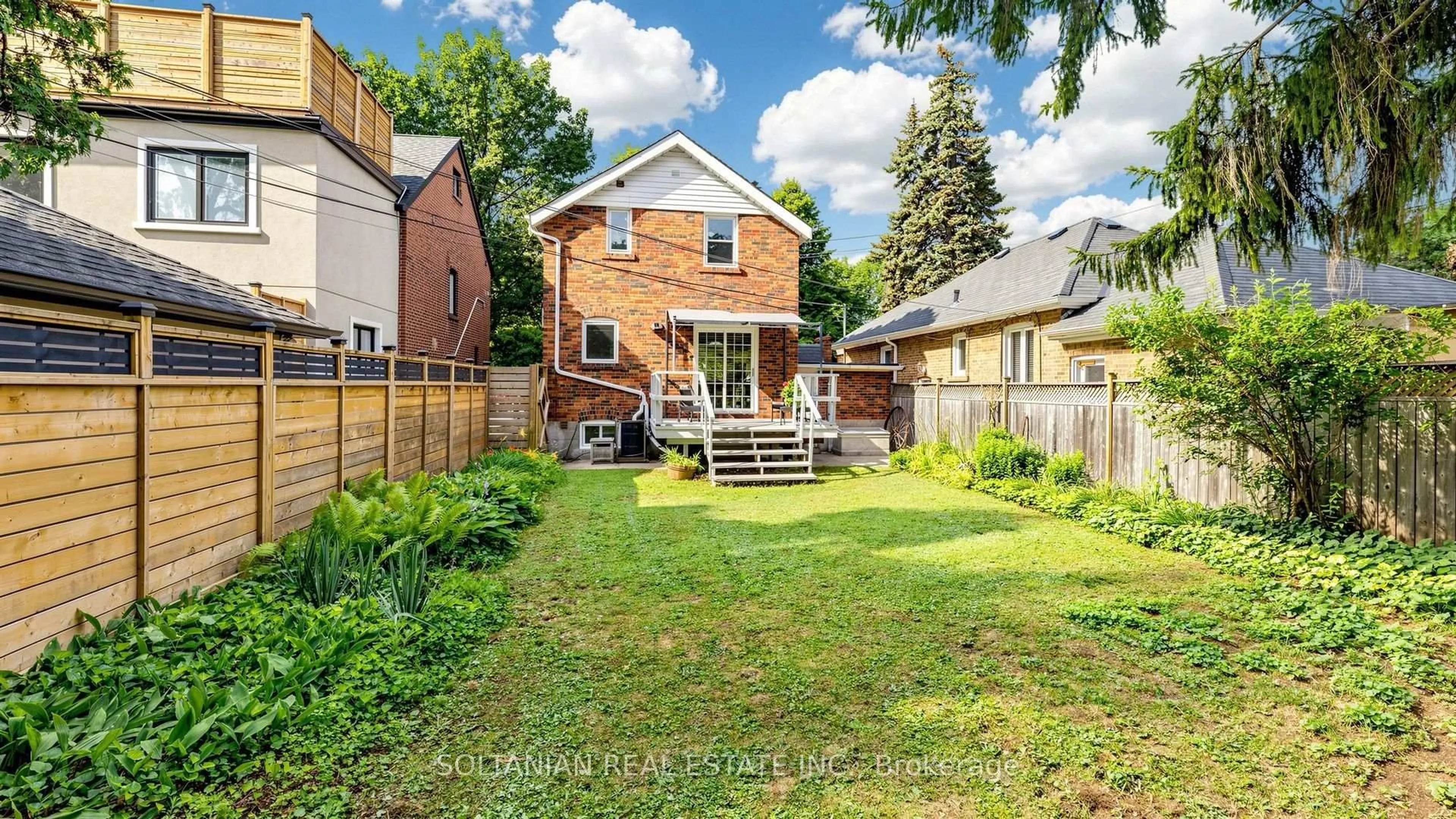 Patio, street for 39 Fairside Ave, Toronto Ontario M4C 3H1