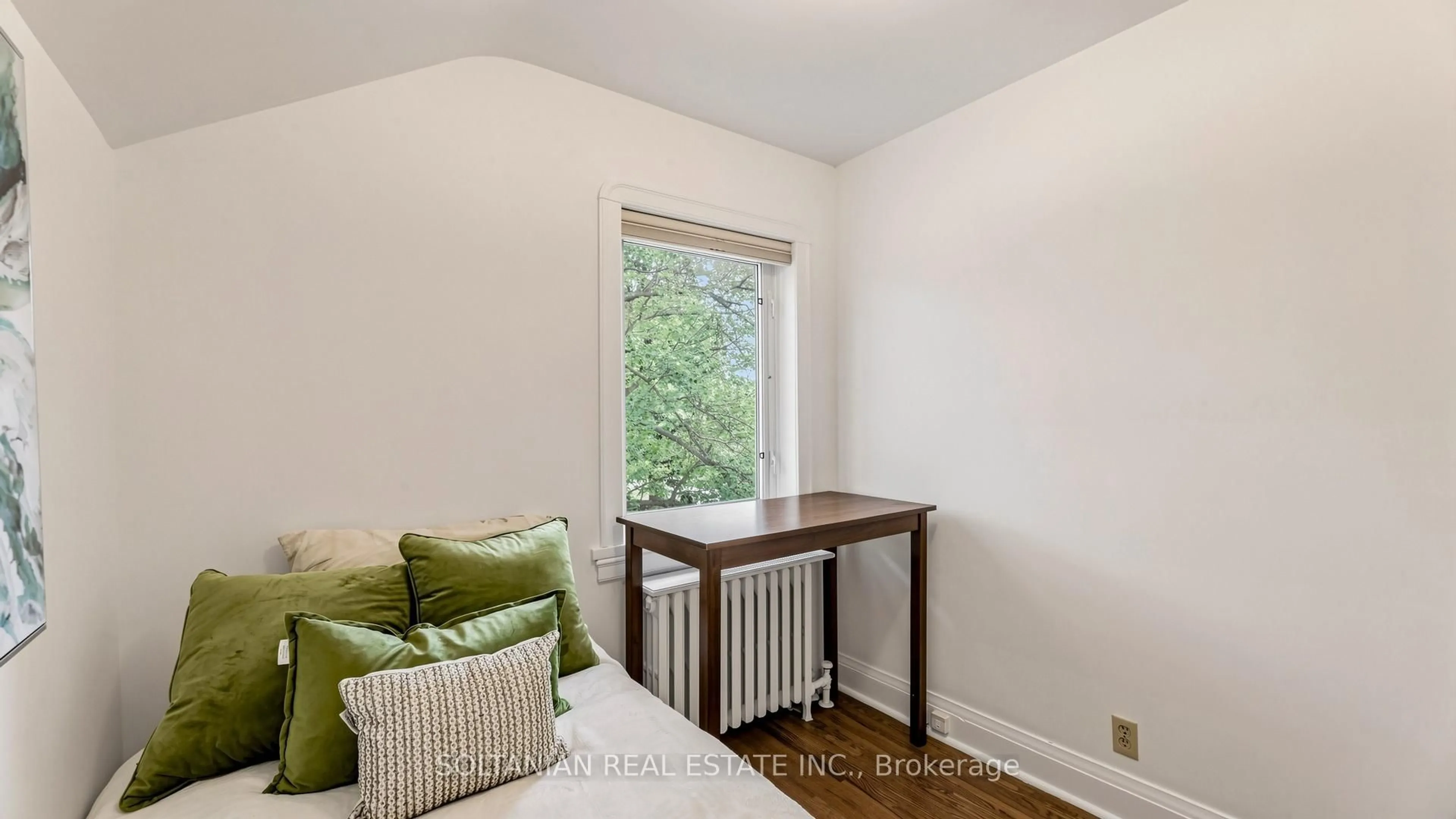 A pic of a room for 39 Fairside Ave, Toronto Ontario M4C 3H1