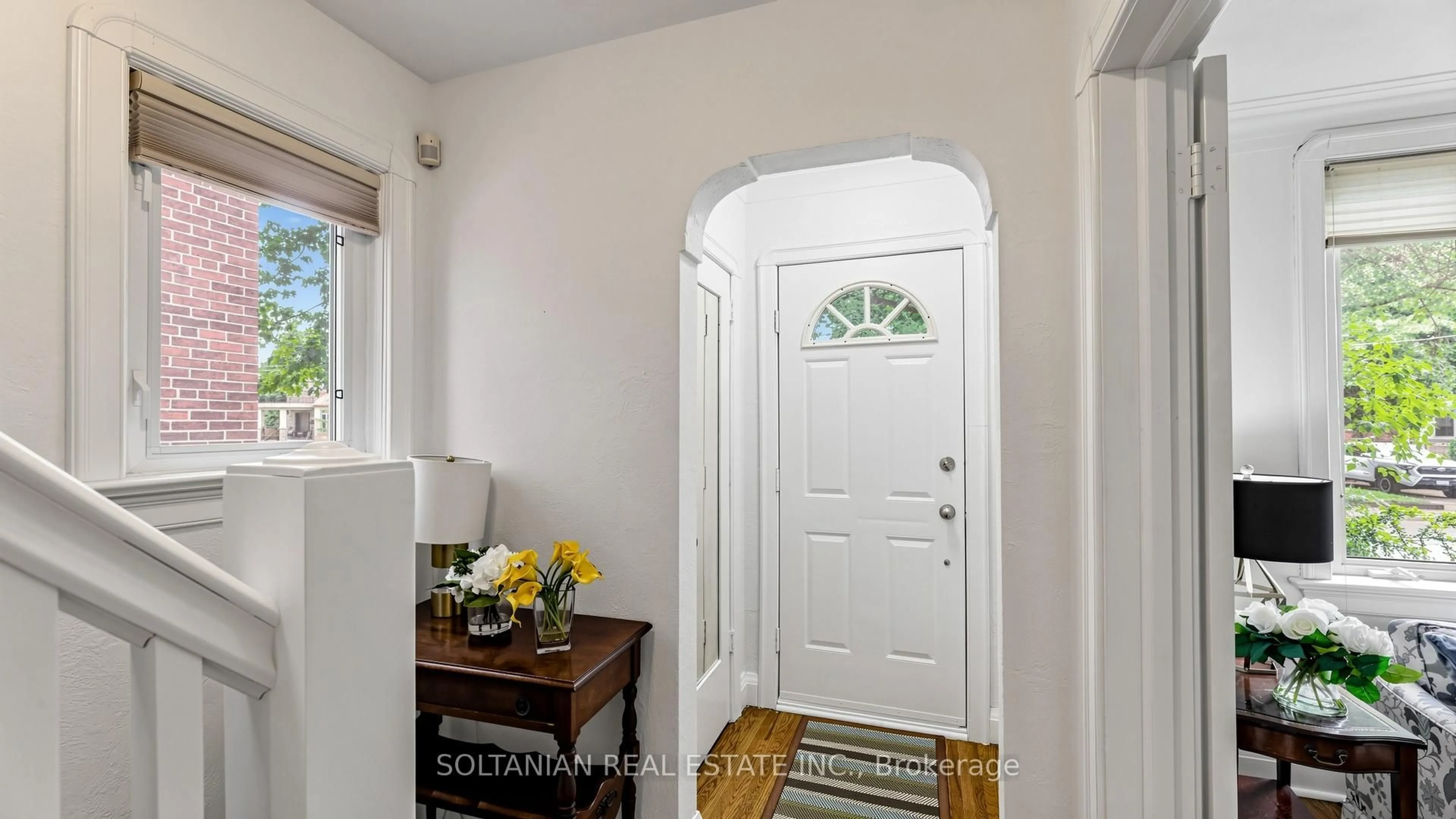 Indoor entryway for 39 Fairside Ave, Toronto Ontario M4C 3H1