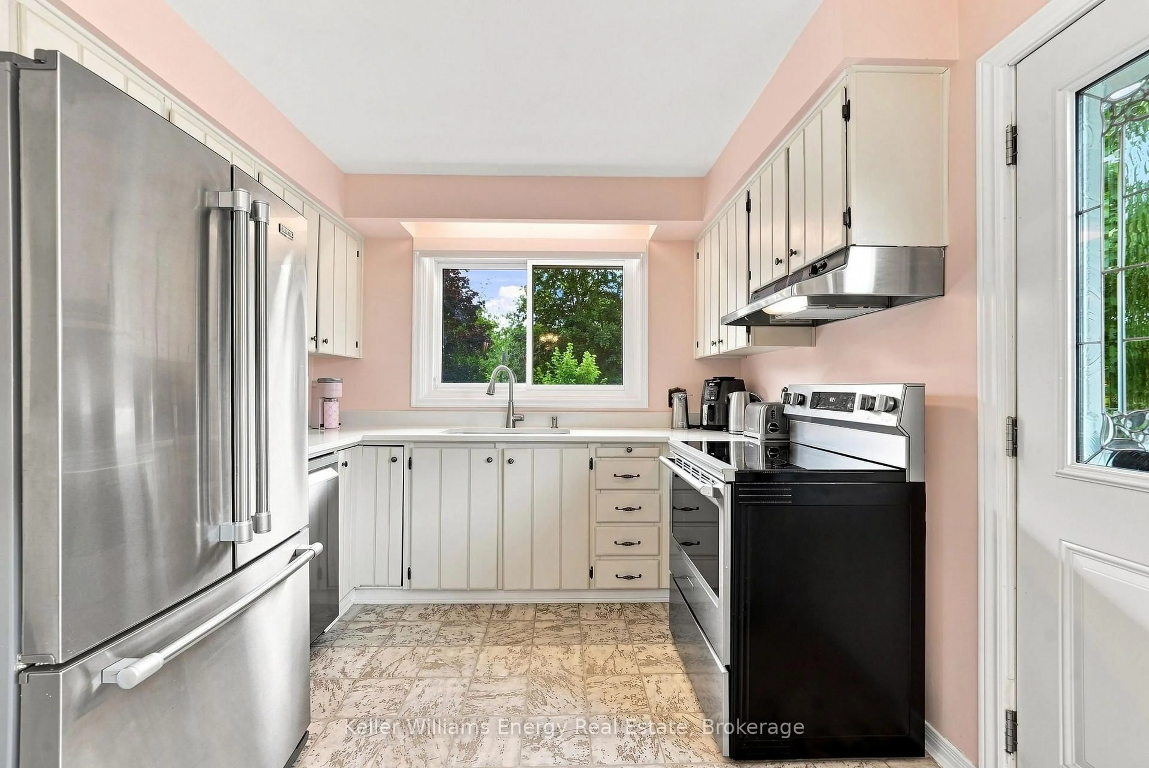 Standard kitchen, ceramic/tile floor for 510 Charrington Ave, Oshawa Ontario L1G 7L8