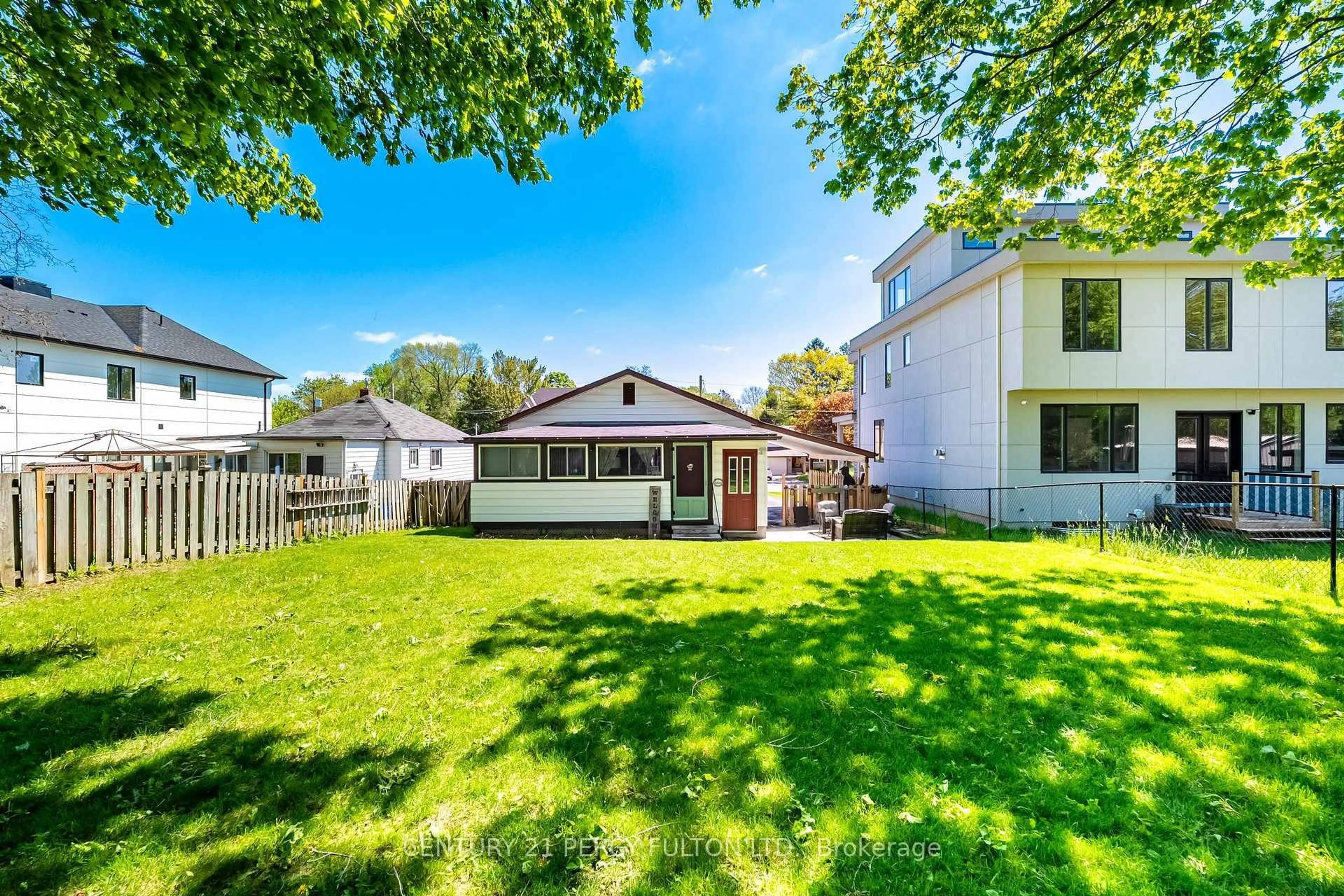 A pic from outside/outdoor area/front of a property/back of a property/a pic from drone, street for 1986 Guild Rd, Pickering Ontario L1V 1Y1