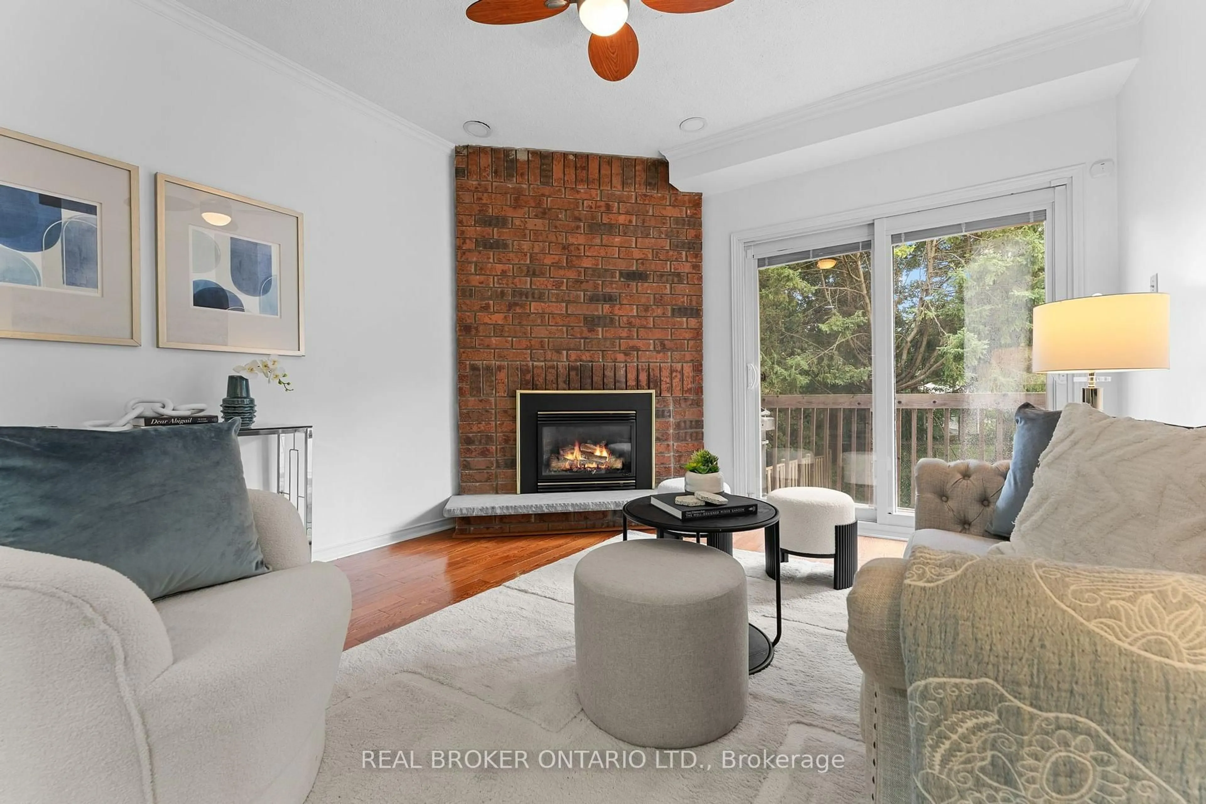 Living room with furniture, unknown for 1 Baronial Crt, Toronto Ontario M1C 3J5