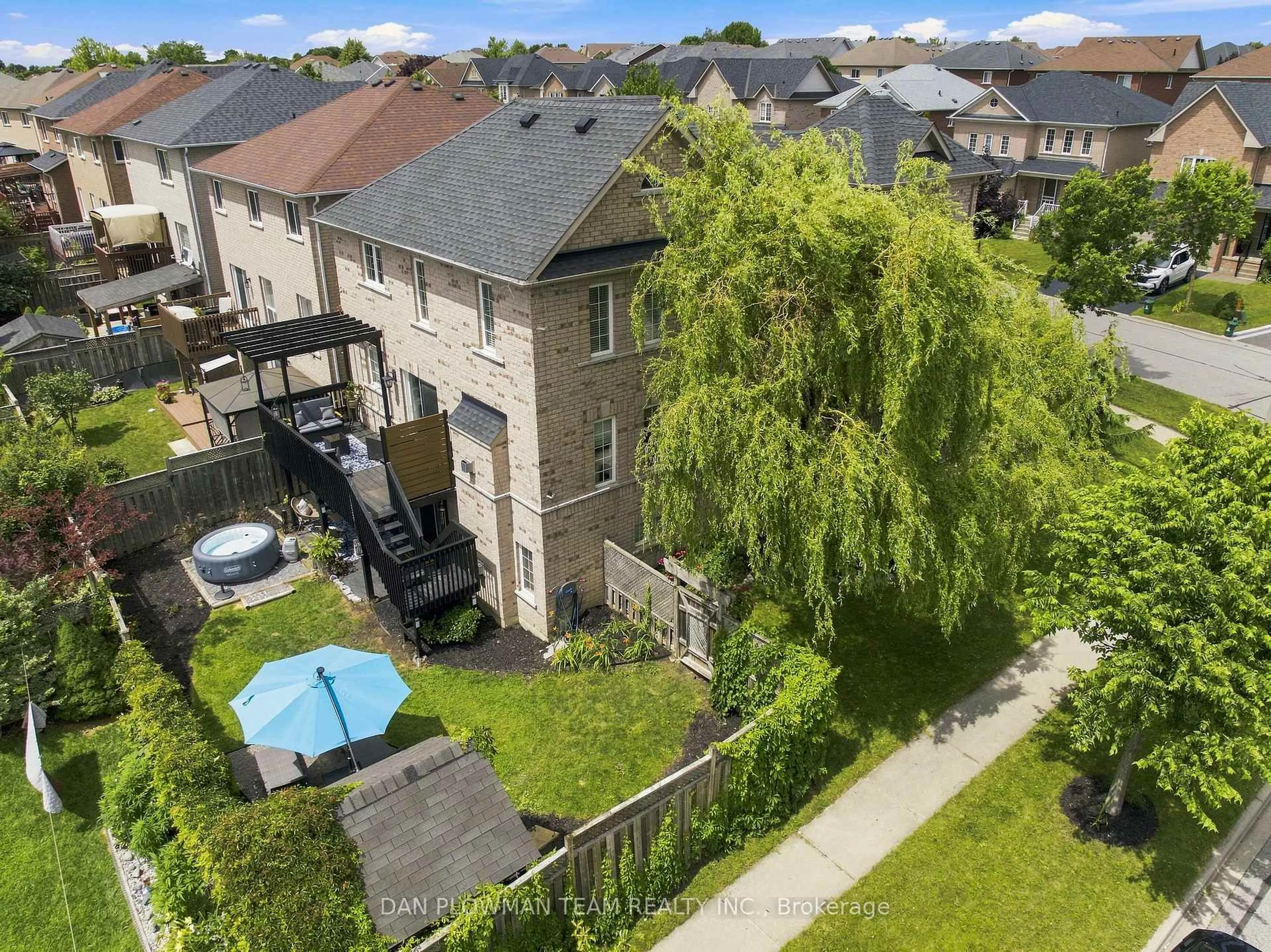 A pic from outside/outdoor area/front of a property/back of a property/a pic from drone, street for 72 Beckett Cres, Clarington Ontario L1E 3J4