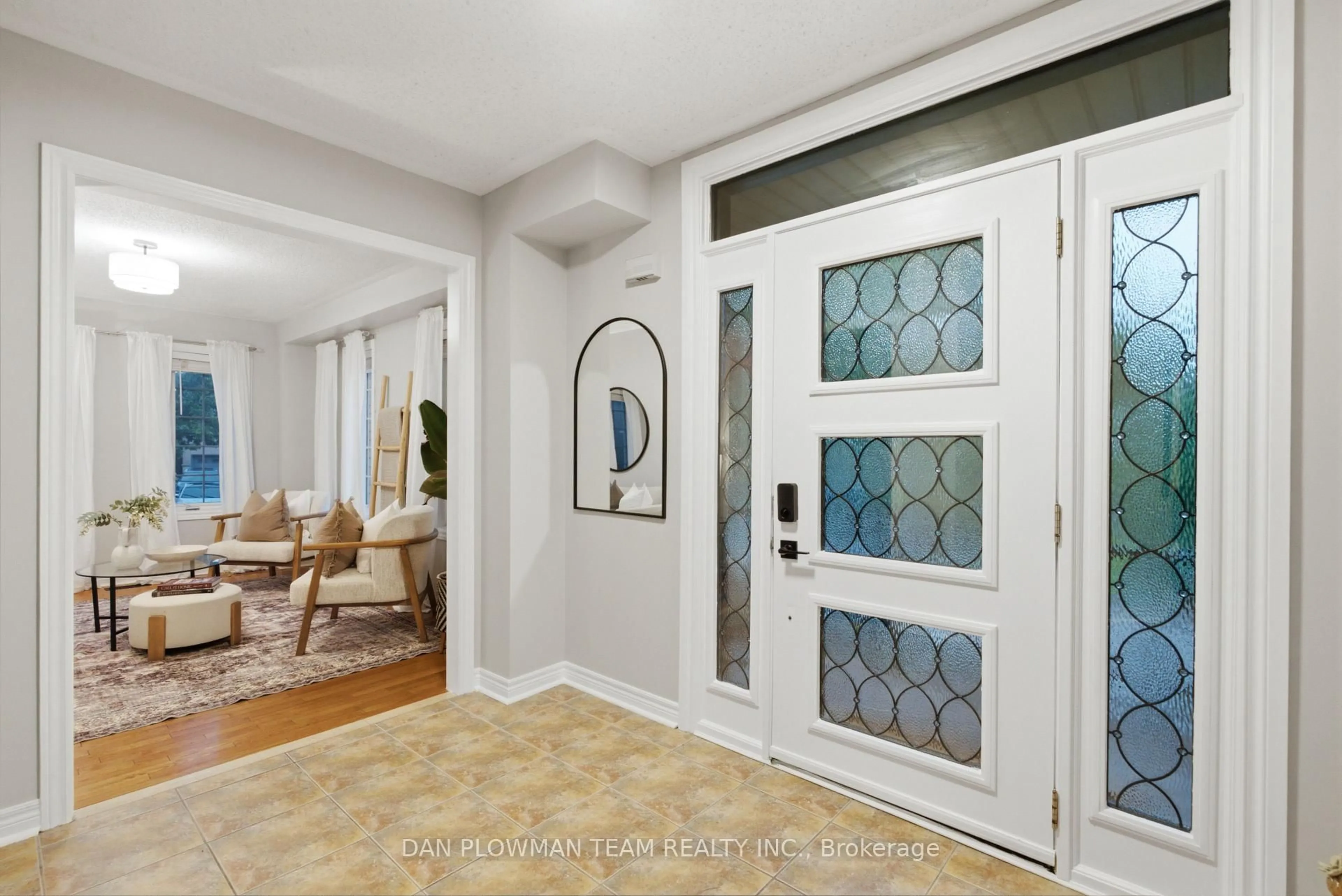 Indoor entryway for 72 Beckett Cres, Clarington Ontario L1E 3J4