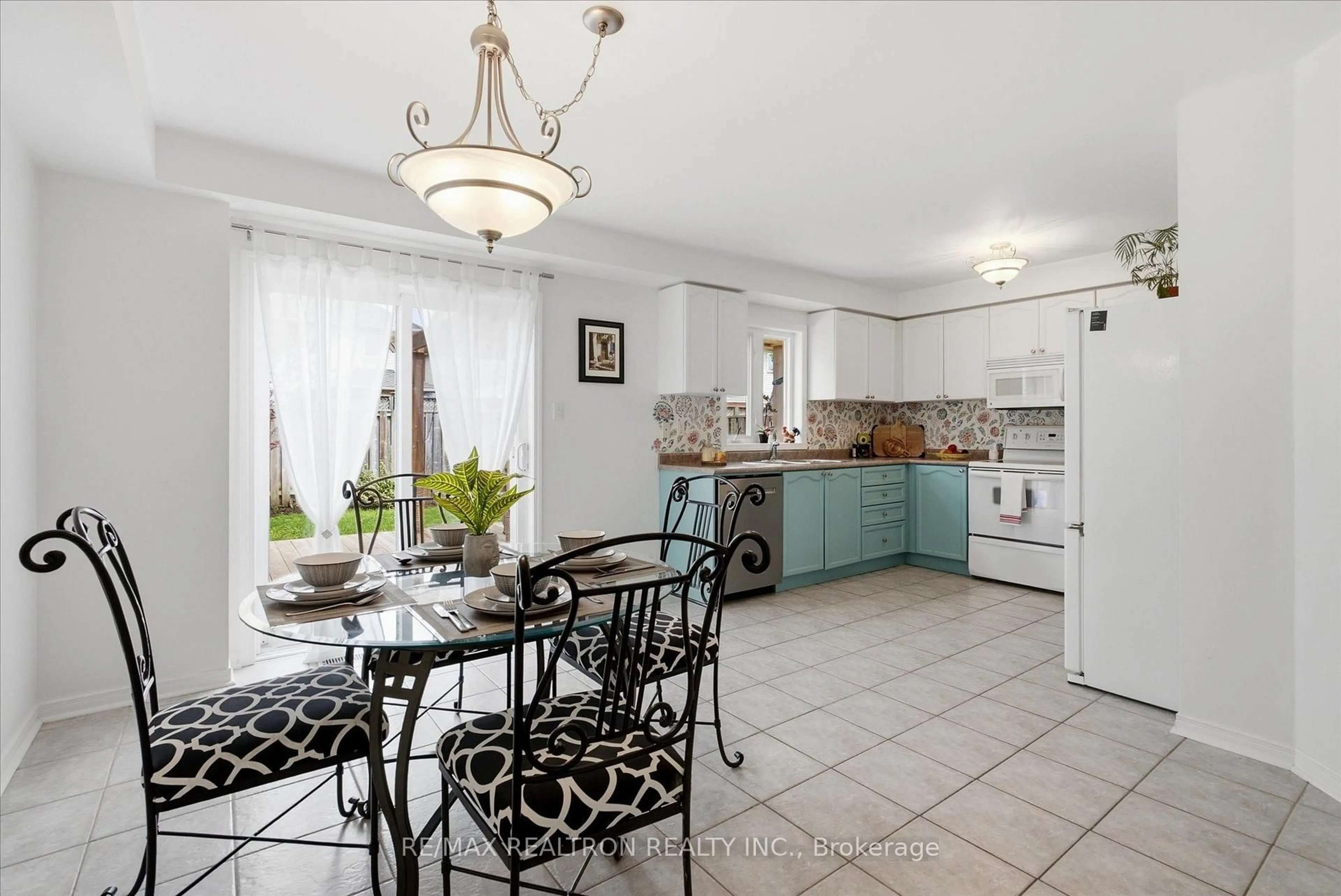 Open concept kitchen, ceramic/tile floor for 78 Hutton Pl, Clarington Ontario L1C 5K1