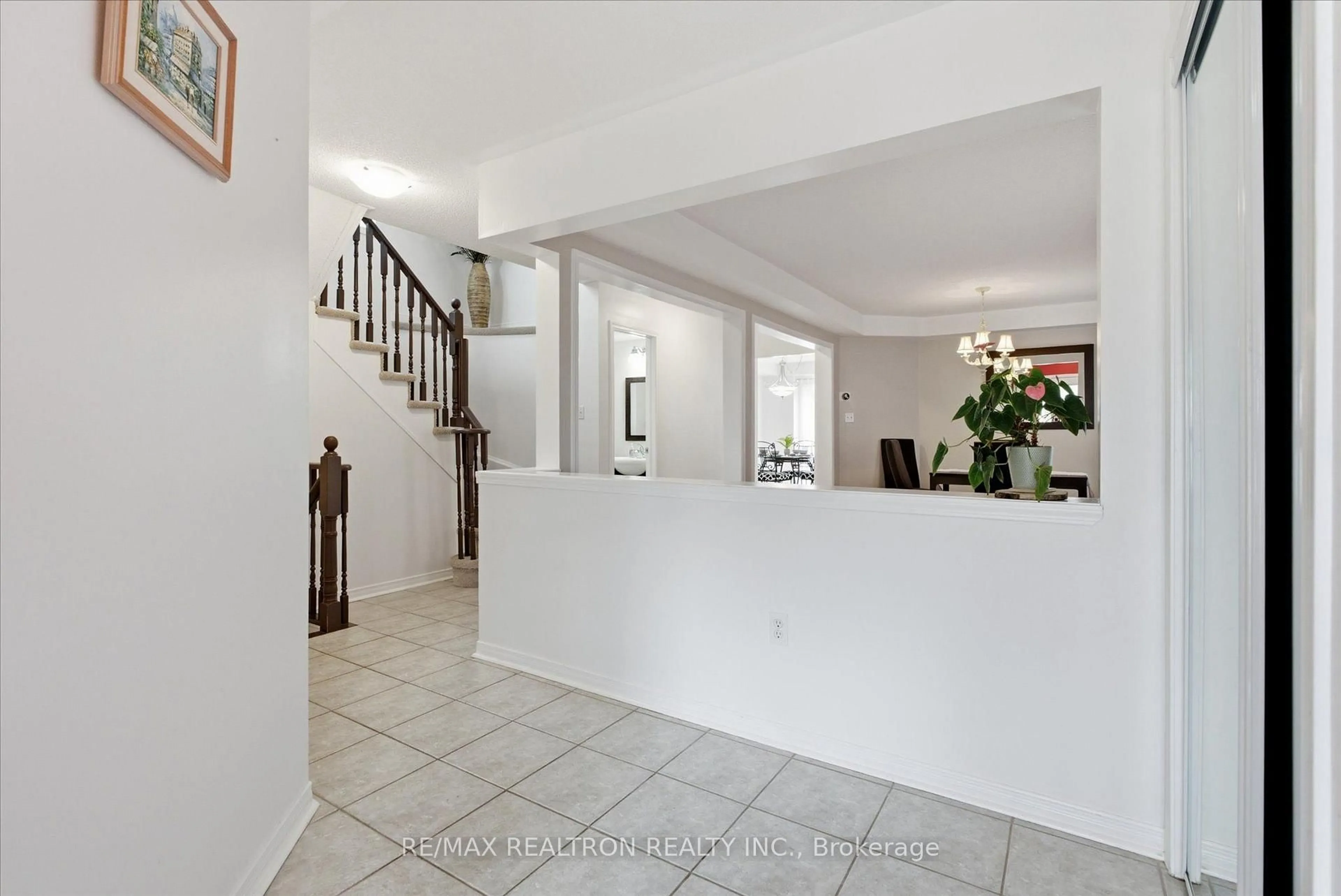 Indoor foyer for 78 Hutton Pl, Clarington Ontario L1C 5K1