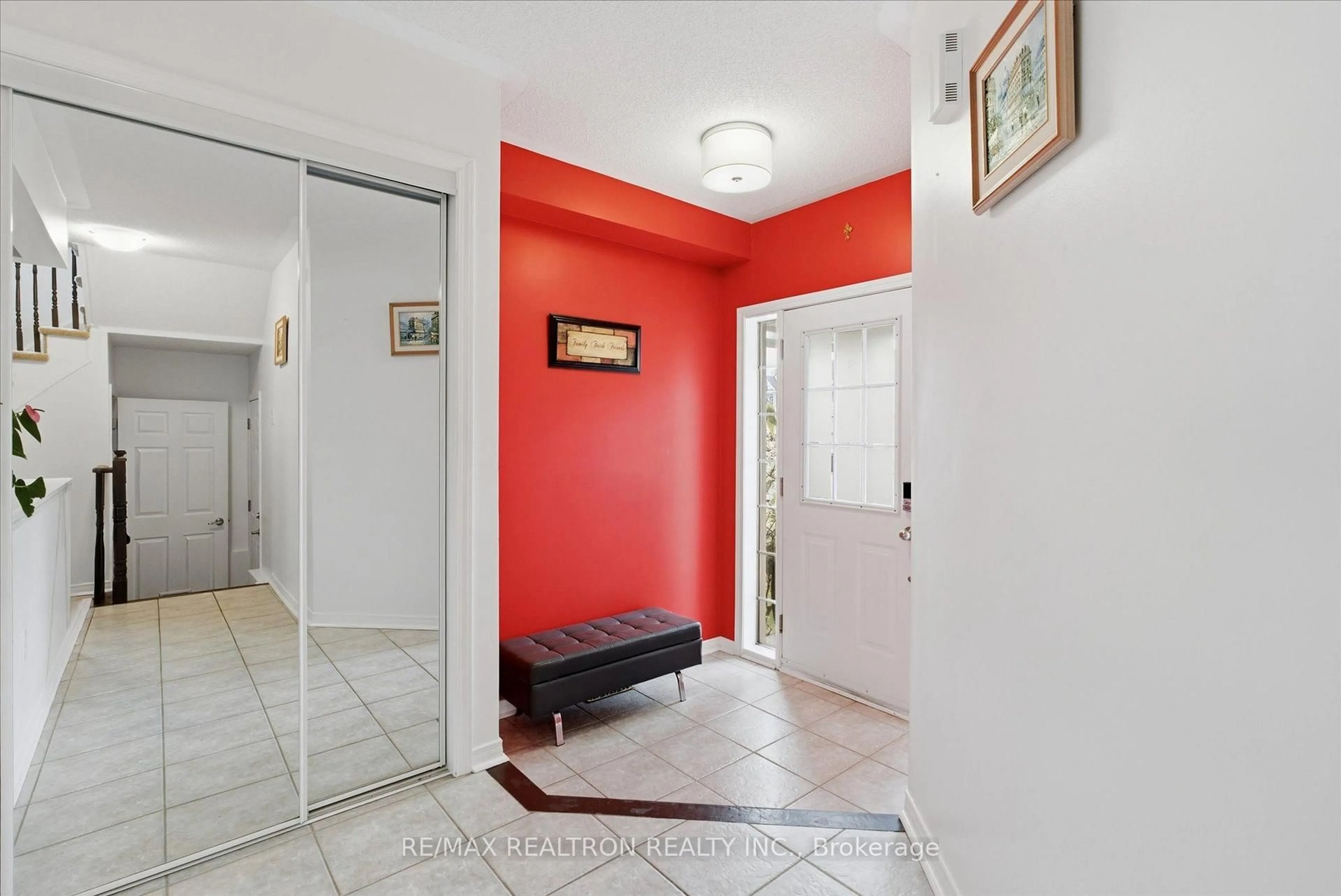 Indoor entryway for 78 Hutton Pl, Clarington Ontario L1C 5K1