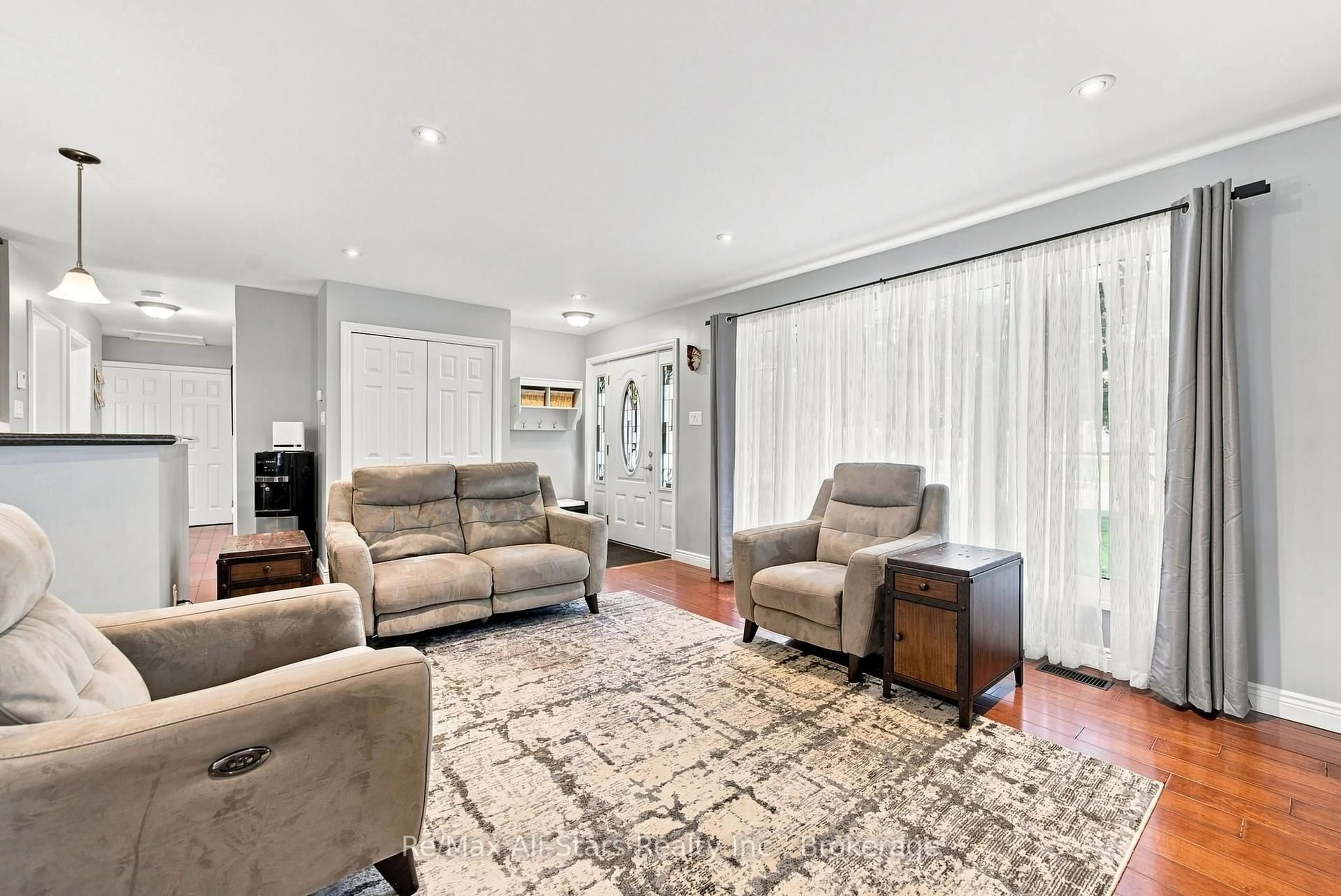 Living room with furniture, unknown for 15102 Old Simcoe Rd, Scugog Ontario L9L 1K5