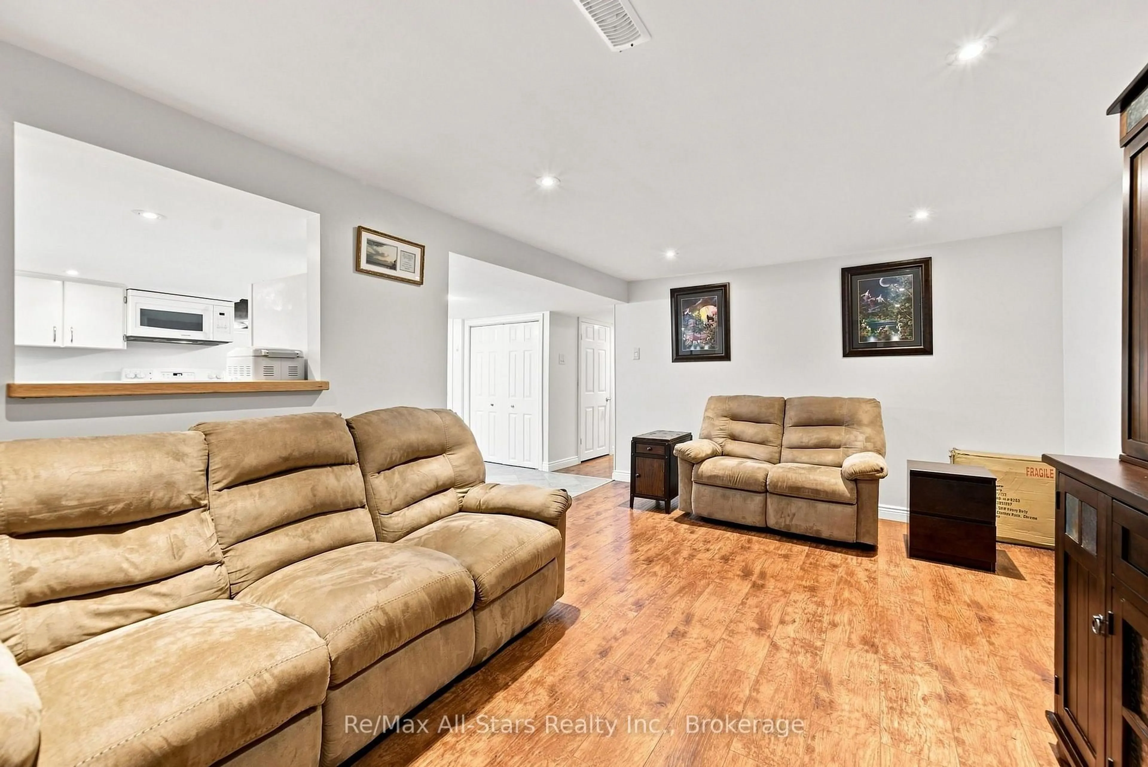 Living room with furniture, unknown for 15102 Old Simcoe Rd, Scugog Ontario L9L 1K5