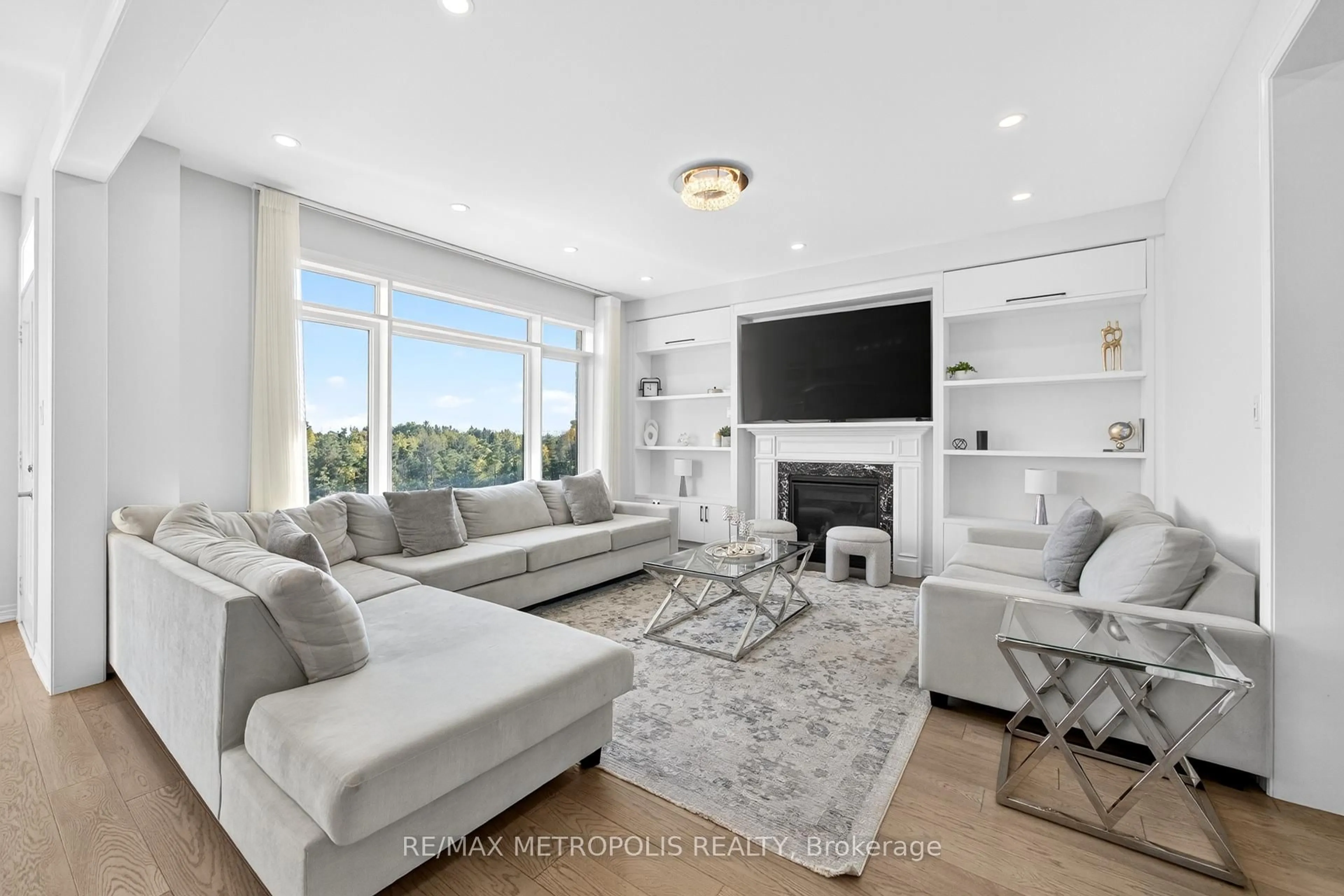 Living room with furniture, unknown for 127 Mcphail Ave, Clarington Ontario L1C 7H2