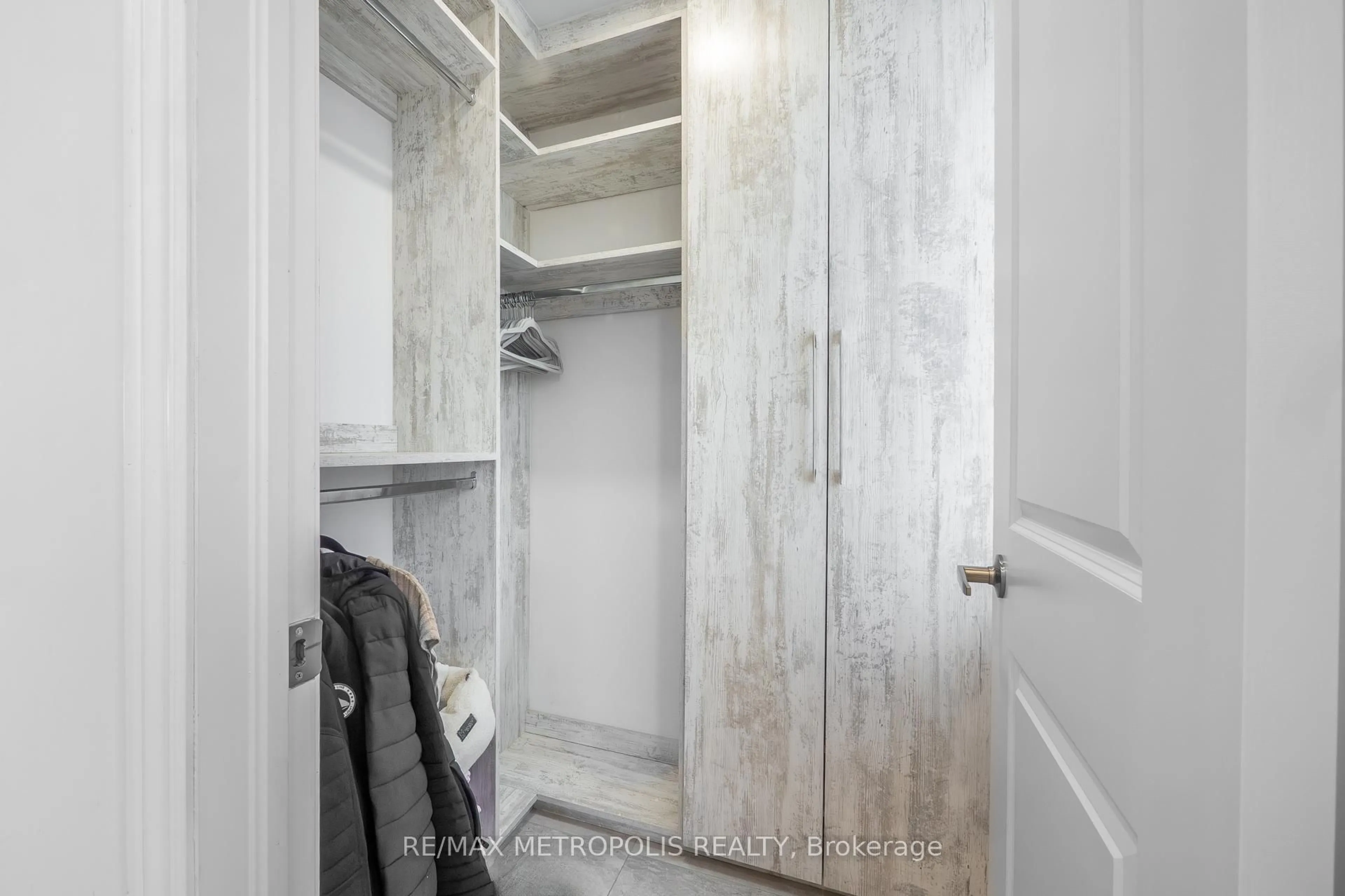 Storage room or clothes room or walk-in closet for 127 Mcphail Ave, Clarington Ontario L1C 7H2