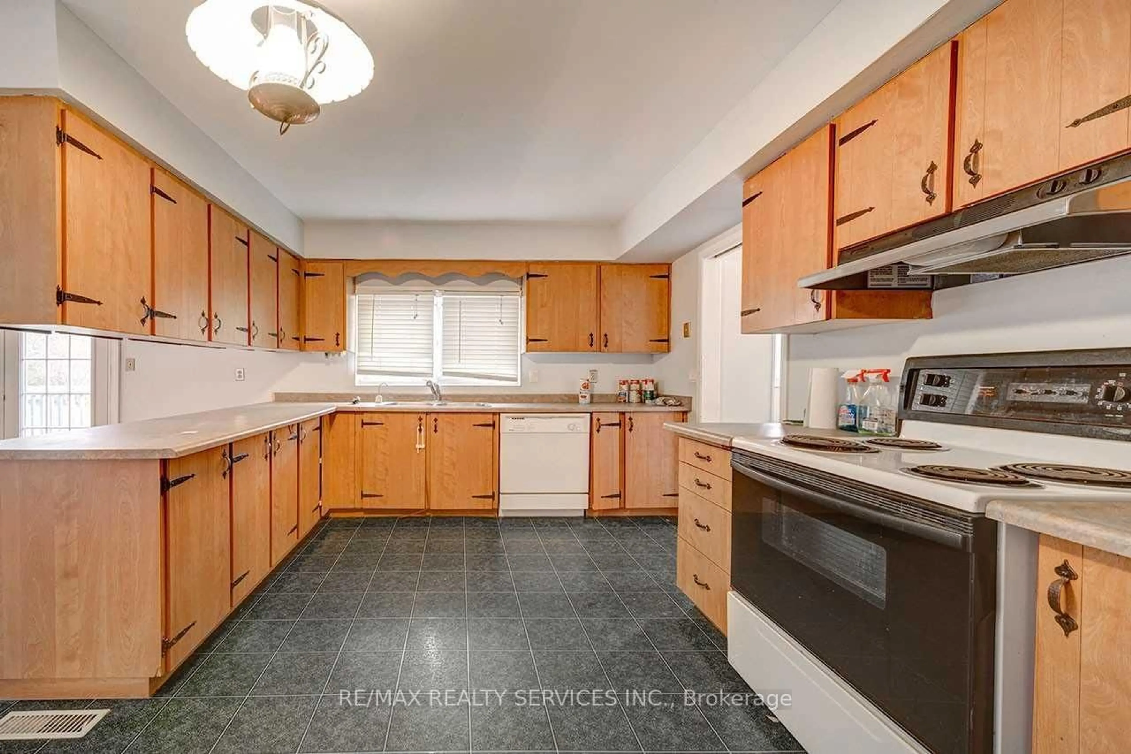 Standard kitchen, unknown for 6834 Shiloh Rd, Clarington Ontario L0A 1J0
