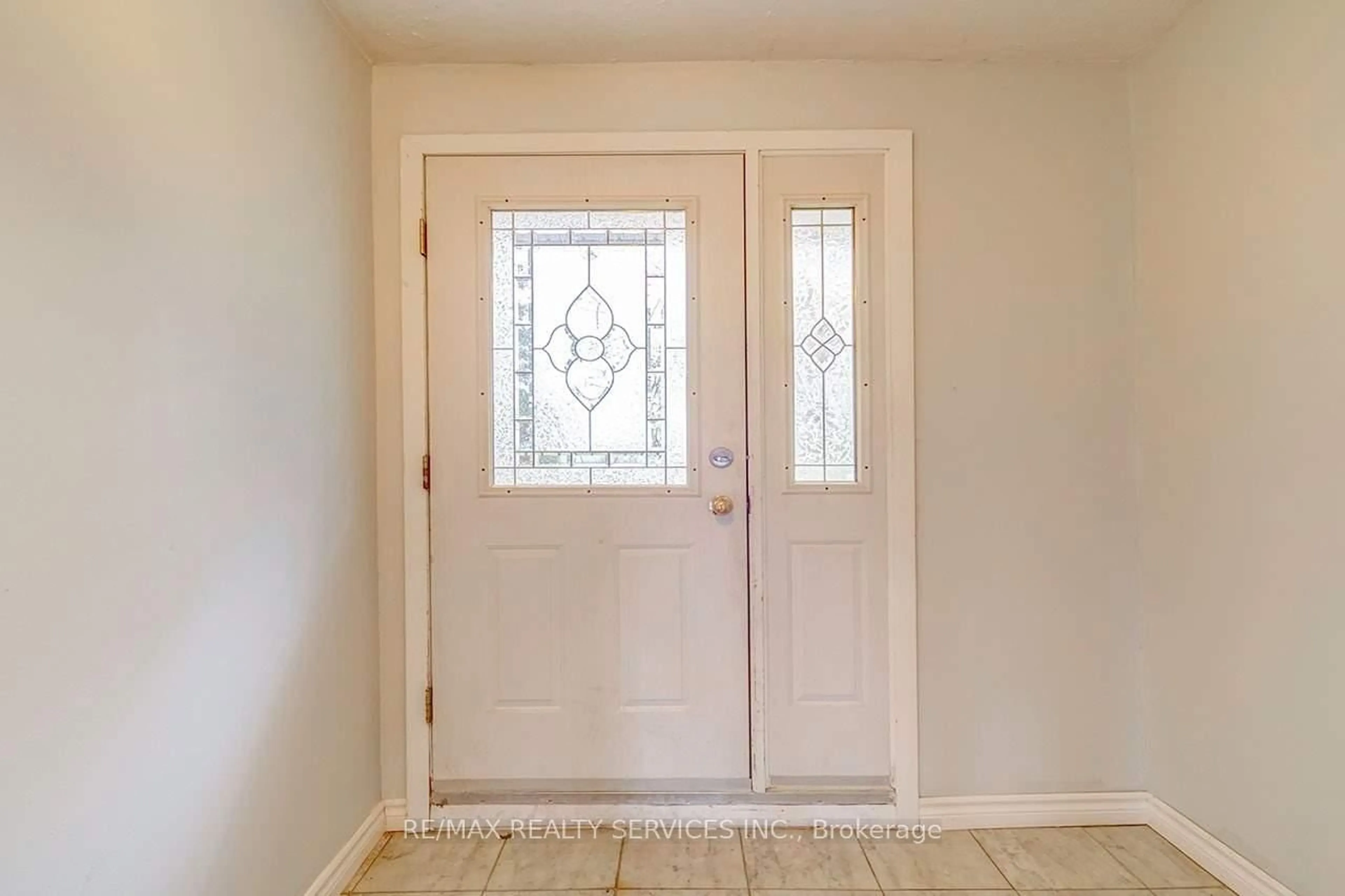 Indoor entryway for 6834 Shiloh Rd, Clarington Ontario L0A 1J0