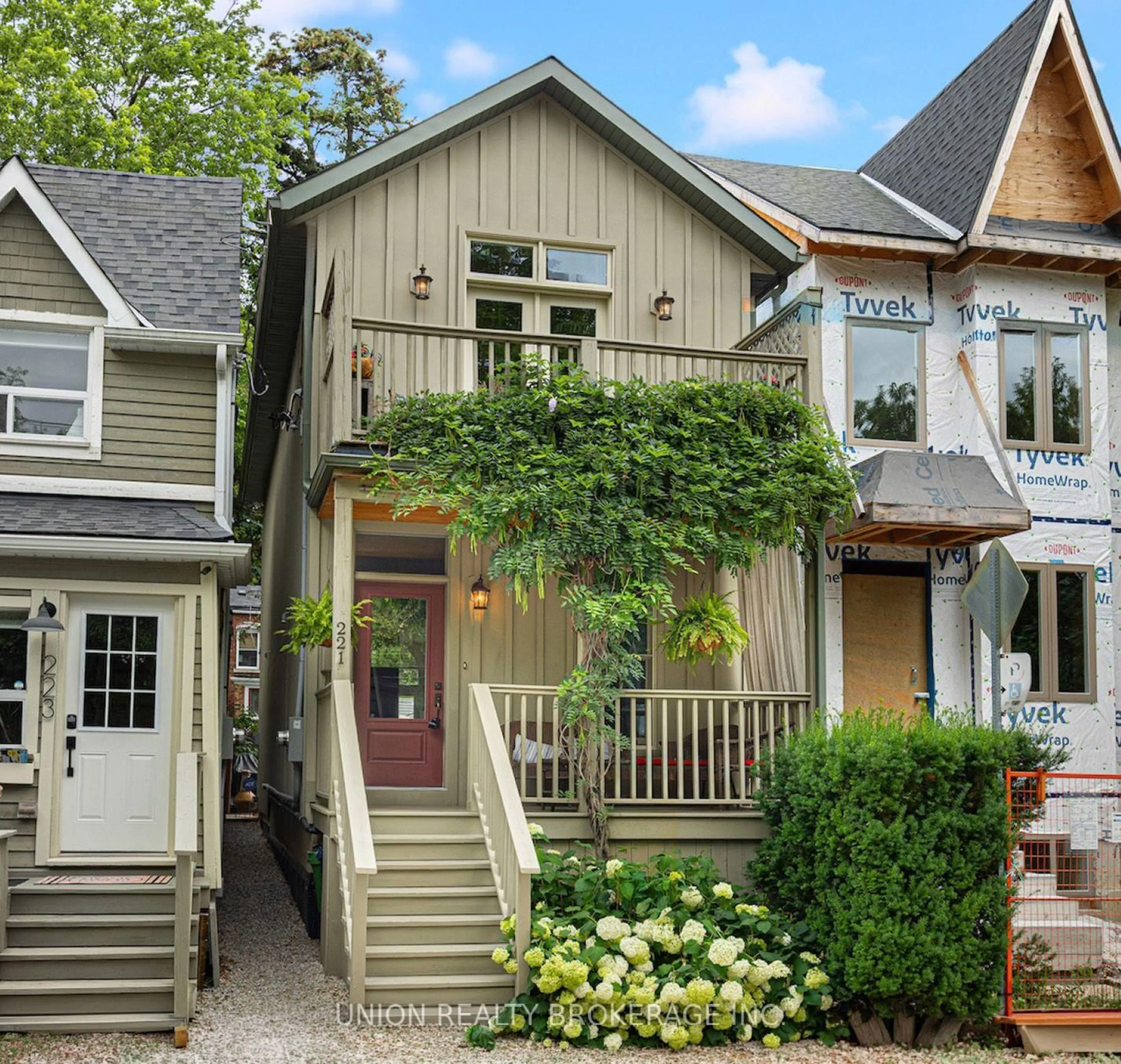 Home with vinyl exterior material, street for 221 Craven Rd, Toronto Ontario M4L 2Z5