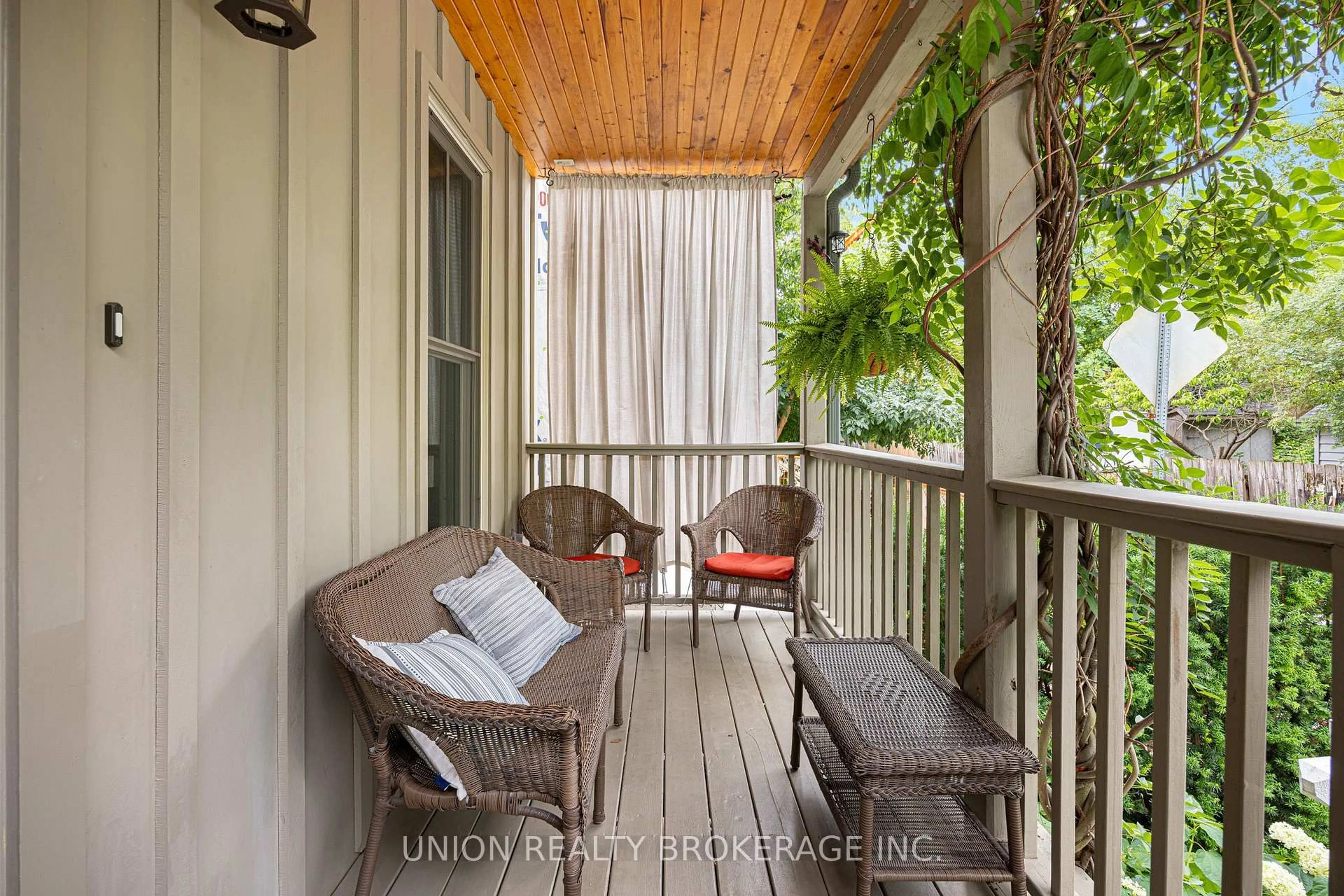 Patio, street for 221 Craven Rd, Toronto Ontario M4L 2Z5
