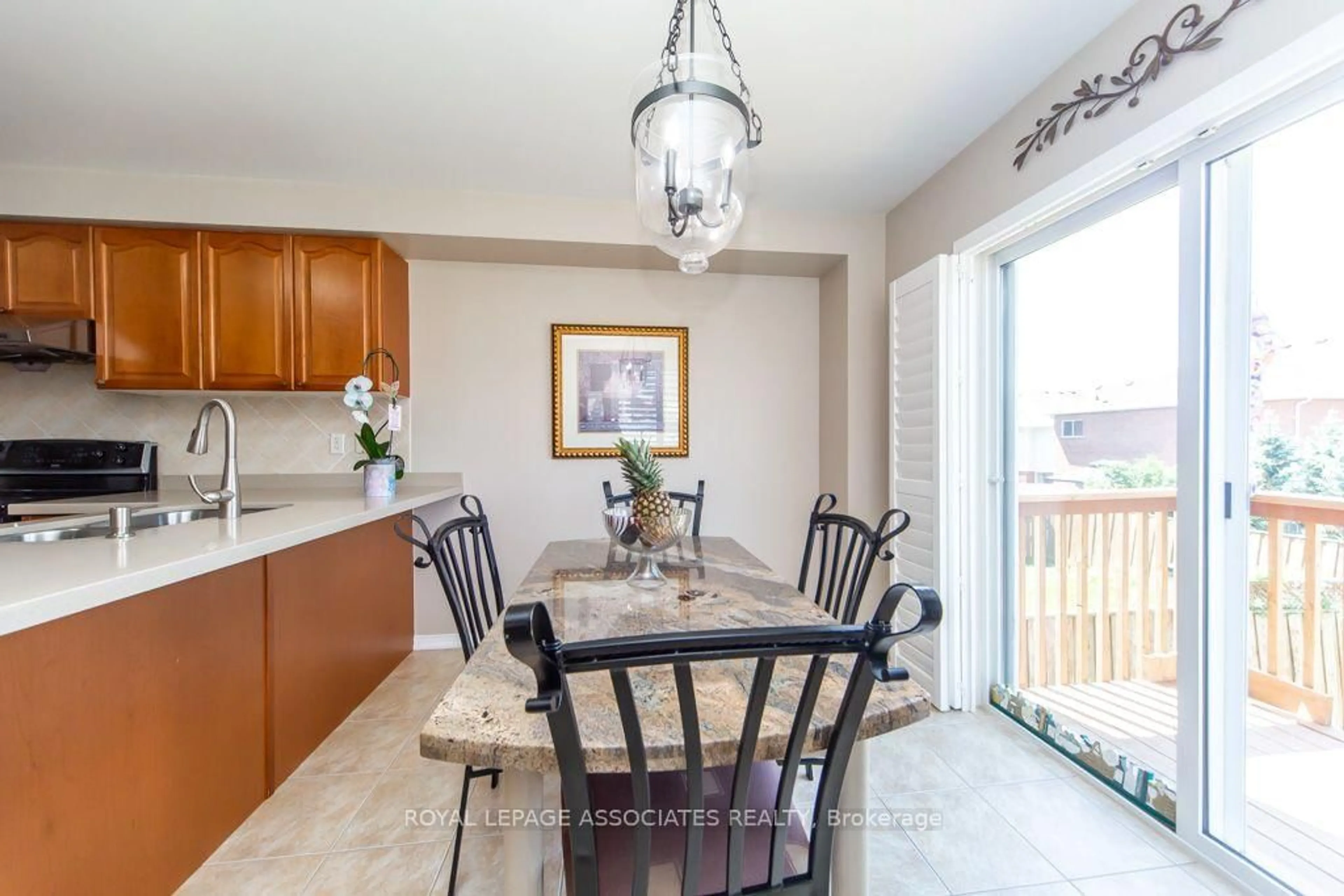 Dining room, ceramic/tile floor for 1700 Spencely Dr, Oshawa Ontario L1K 0B2