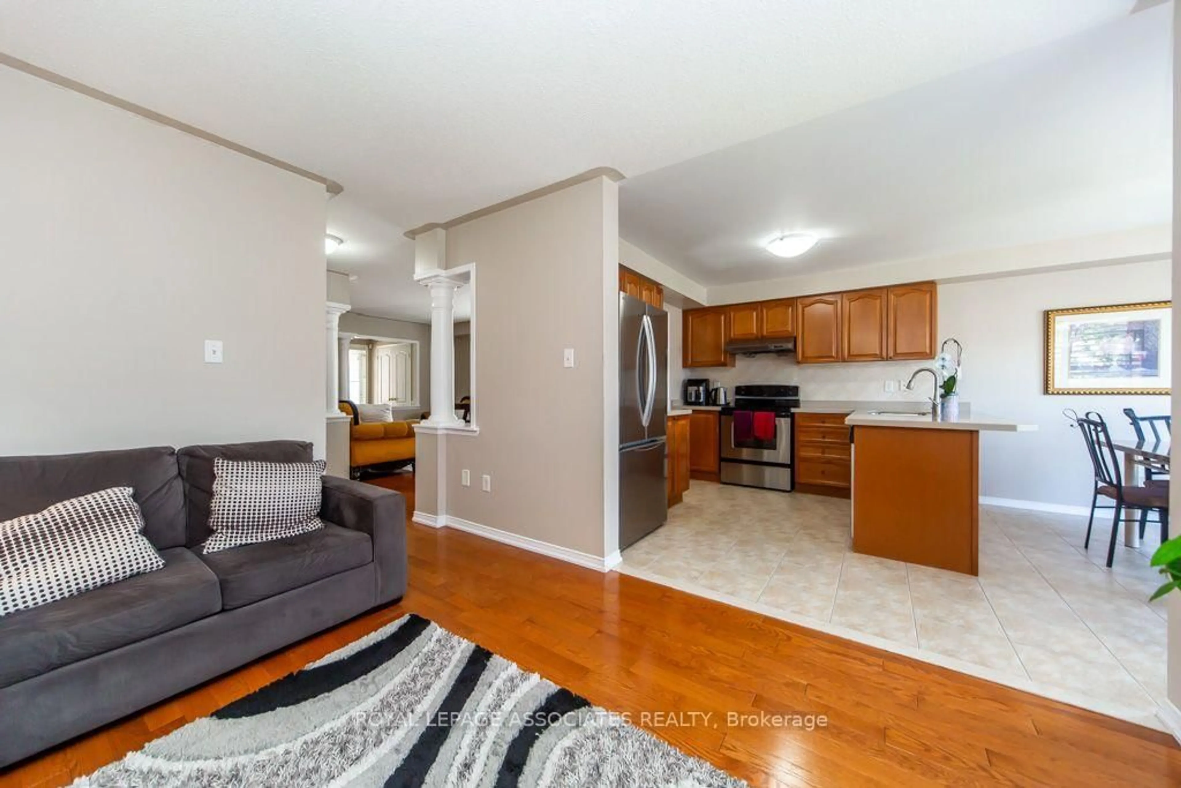 Open concept kitchen, unknown for 1700 Spencely Dr, Oshawa Ontario L1K 0B2