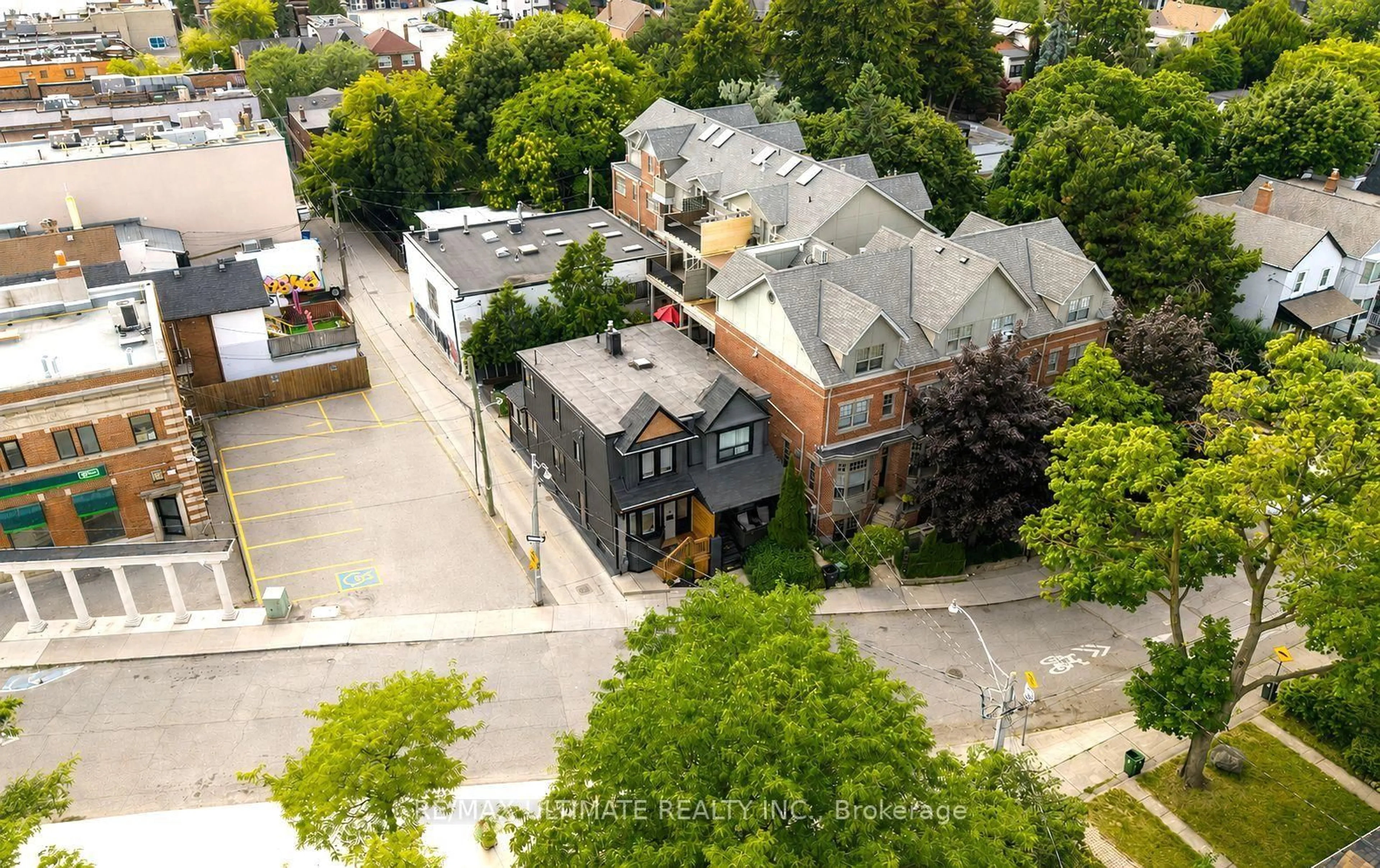 A pic from outside/outdoor area/front of a property/back of a property/a pic from drone, city buildings view from balcony for 906 Logan Ave, Toronto Ontario M4K 3E4