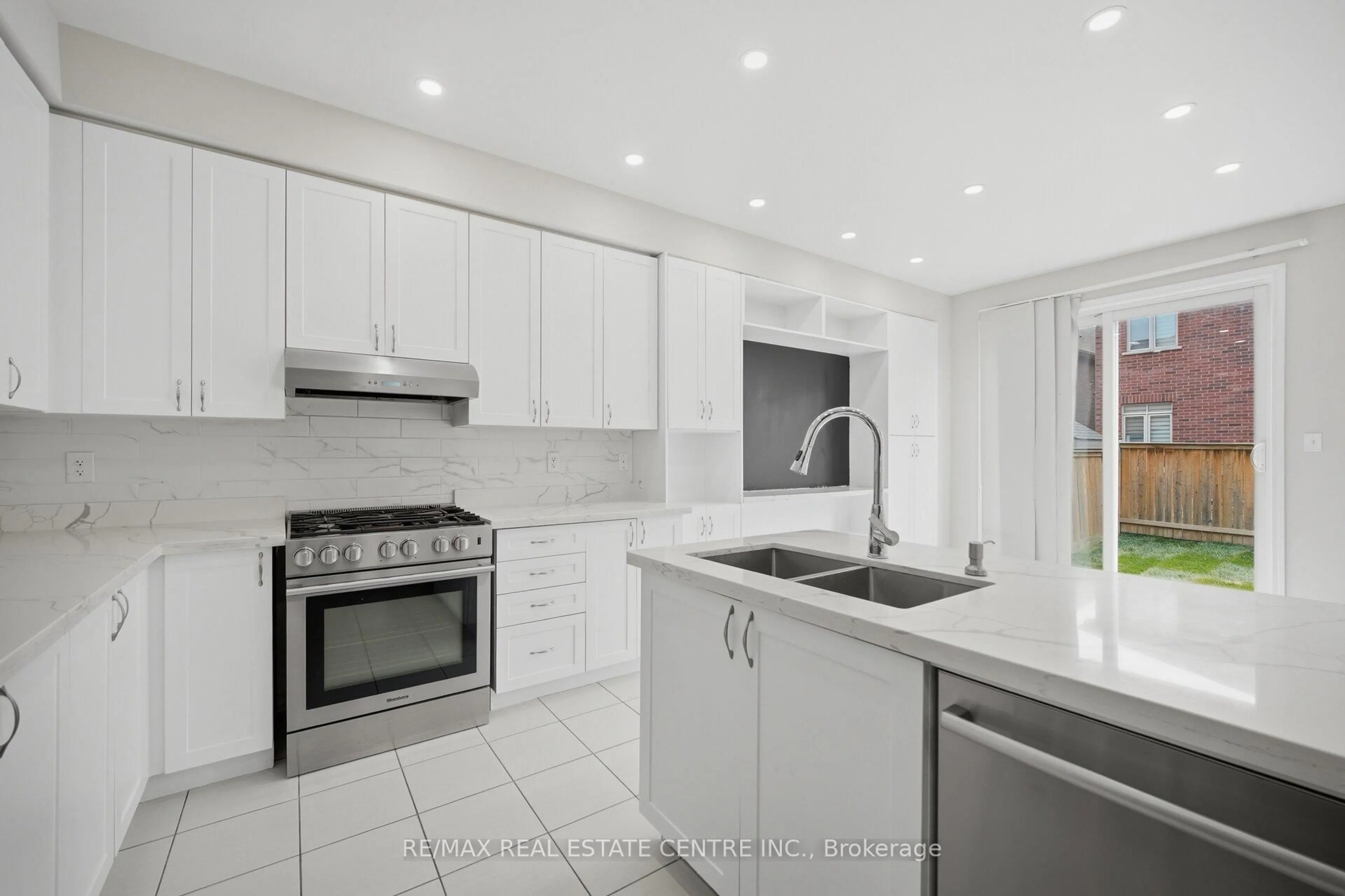 Unknown for 570 Windfields Farm Dr, Oshawa Ontario L1L 0L8