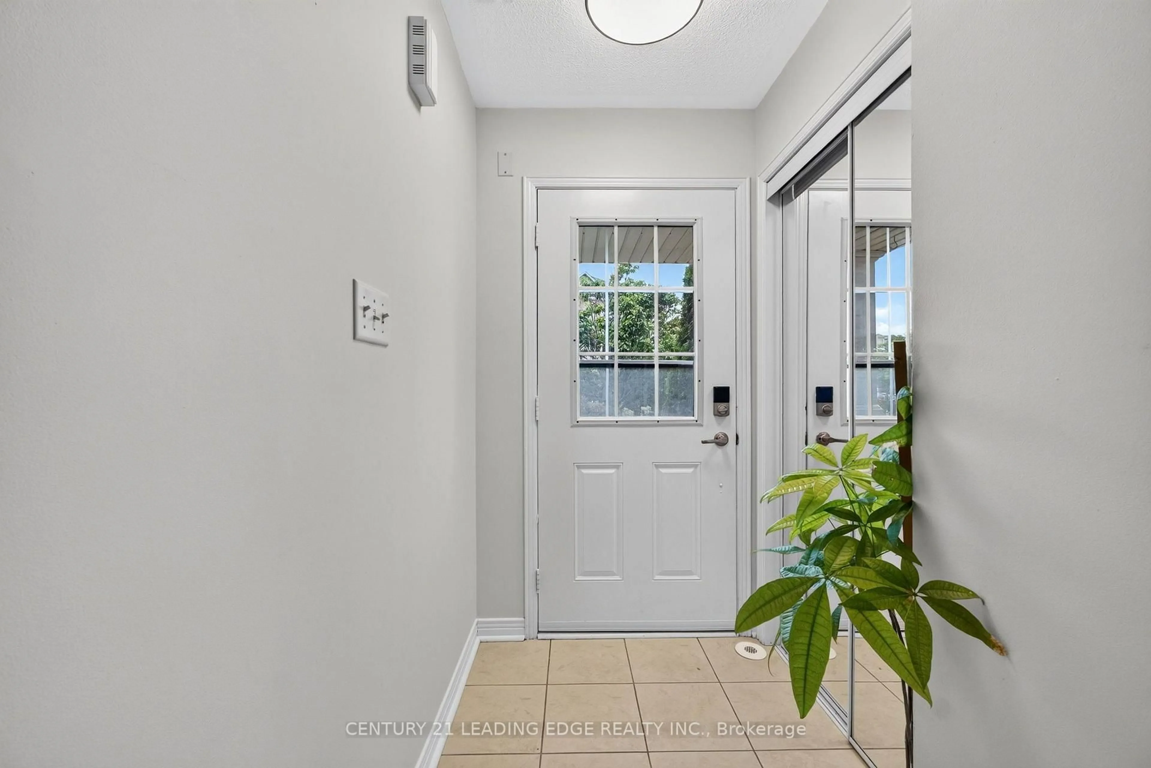 Indoor entryway for 63 Wilkes Cres, Toronto Ontario M1L 0B4