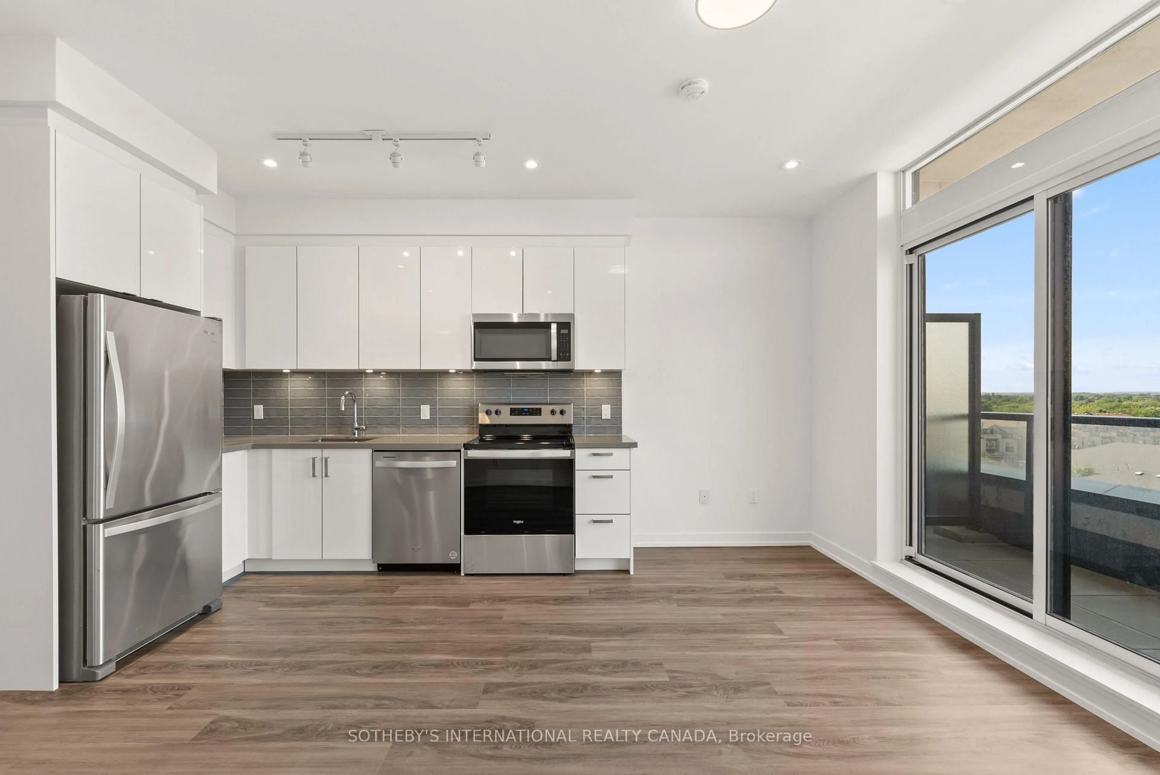 Open concept kitchen, unknown for 1010 Dundas St #PH 20, Whitby Ontario L1N 0L6