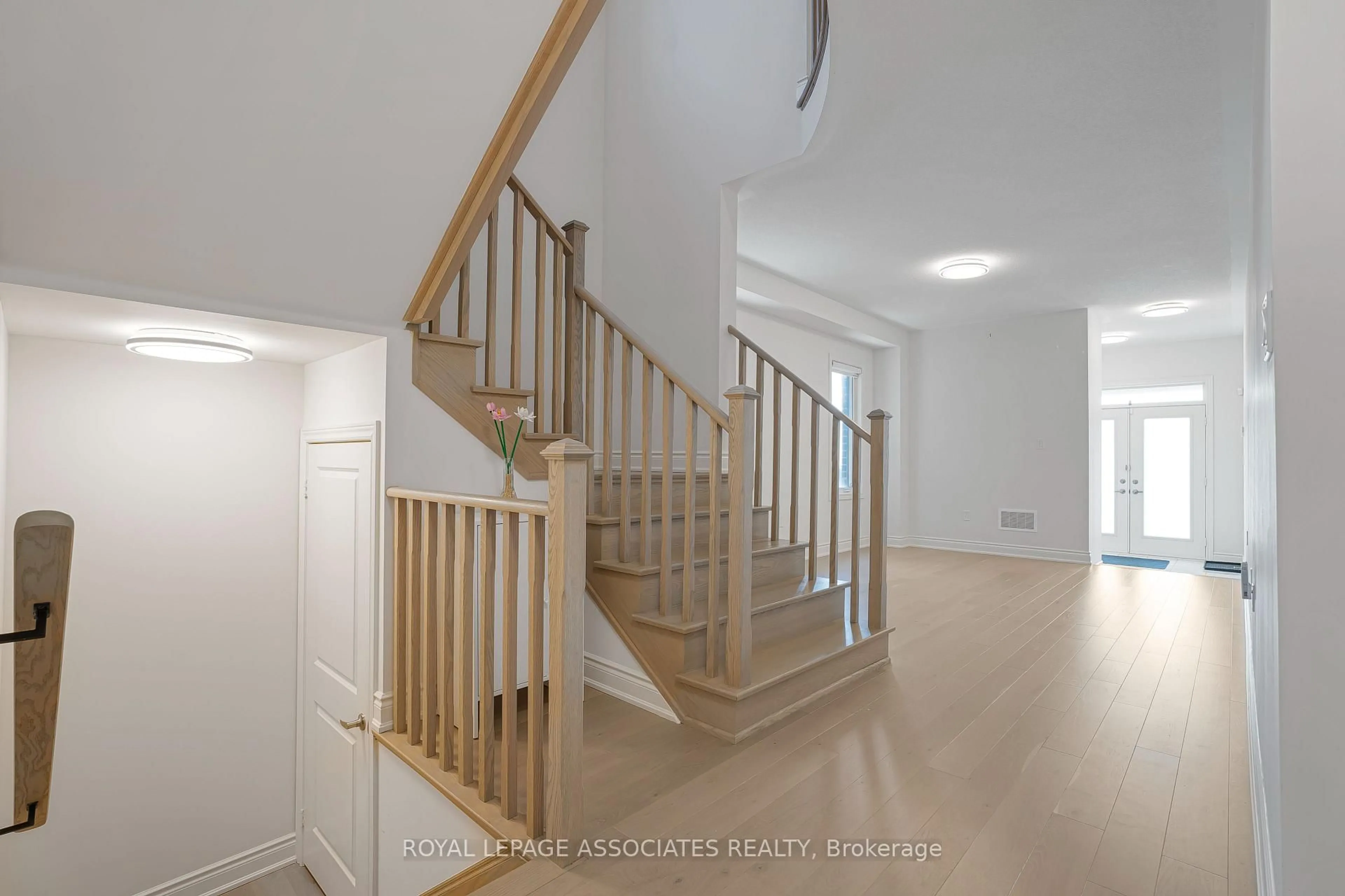 Stairs for 2201 Crystal Dr, Oshawa Ontario L1L 0W7